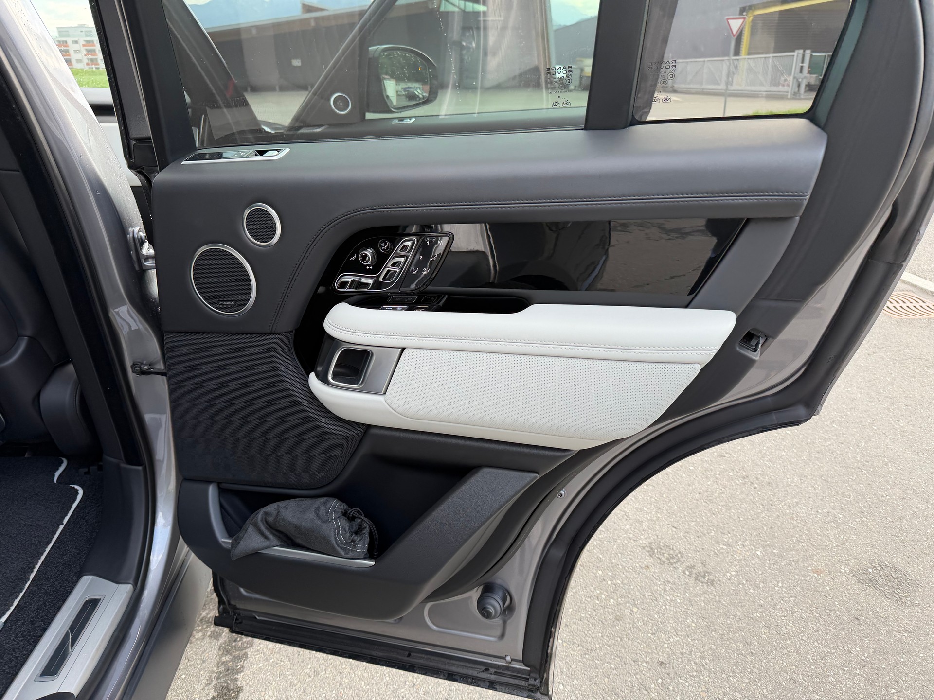 LAND ROVER Range Rover LWB 5.0 V8 S/C SV AB Automatic GARANTIE LAND ROVER 01.05.2027-image-21