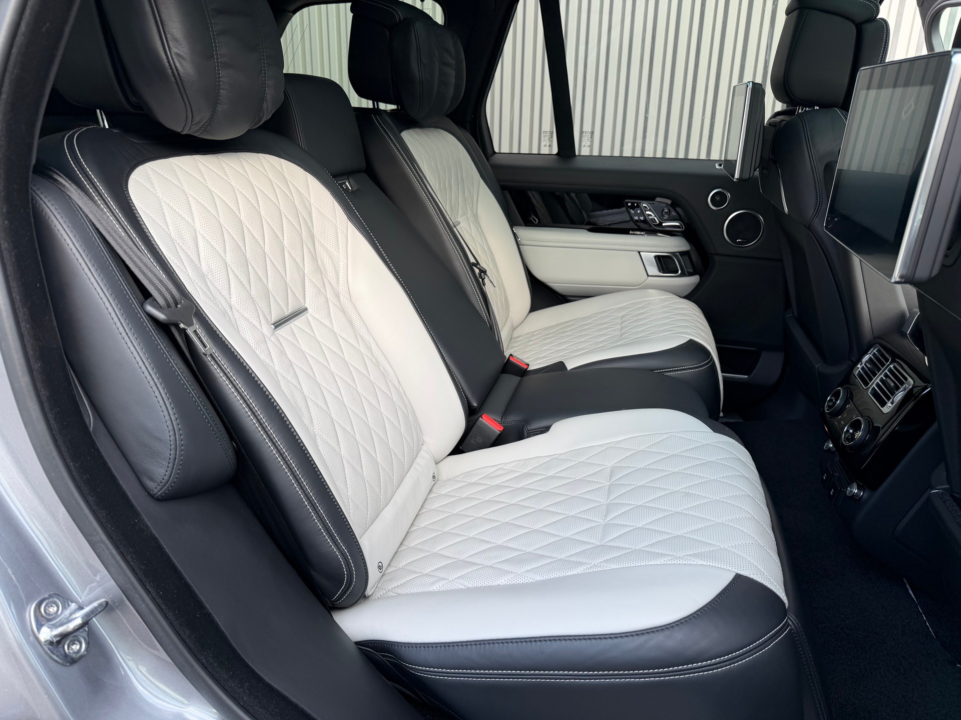 LAND ROVER Range Rover LWB 5.0 V8 S/C SV AB Automatic GARANTIE LAND ROVER 01.05.2027-image-25
