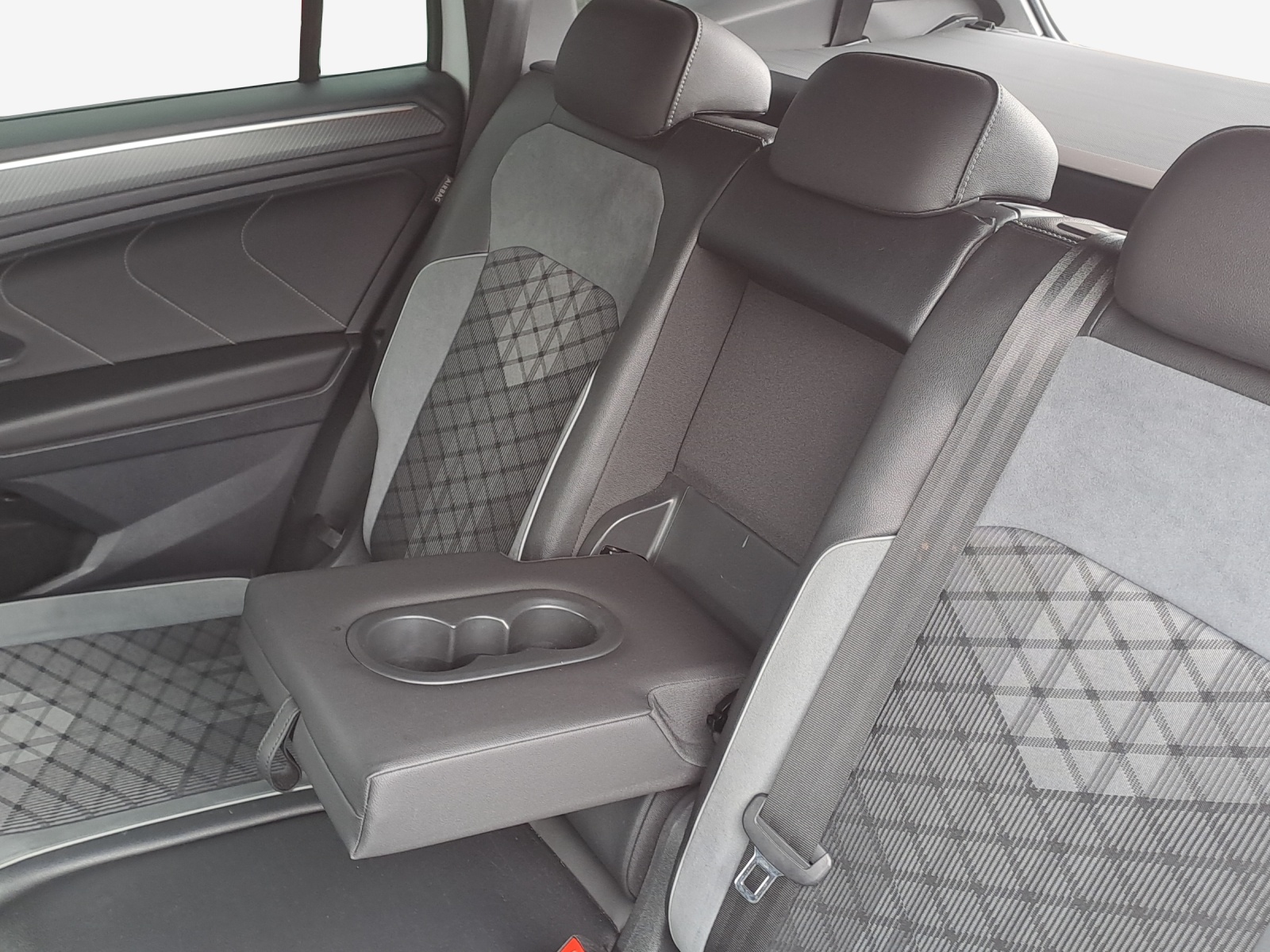 VW Tiguan Allspace 2.0TSI R-Line 4Motion DSG-image-11
