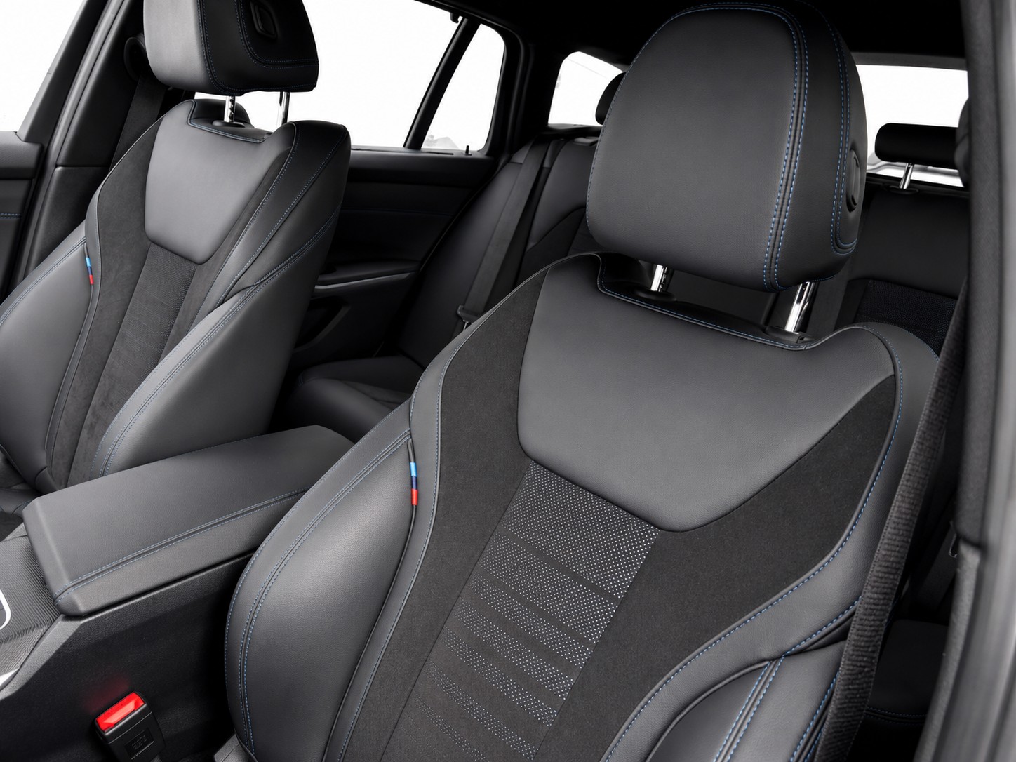 BMW 320i SAG Touring CH FAHRZEUG-image-11