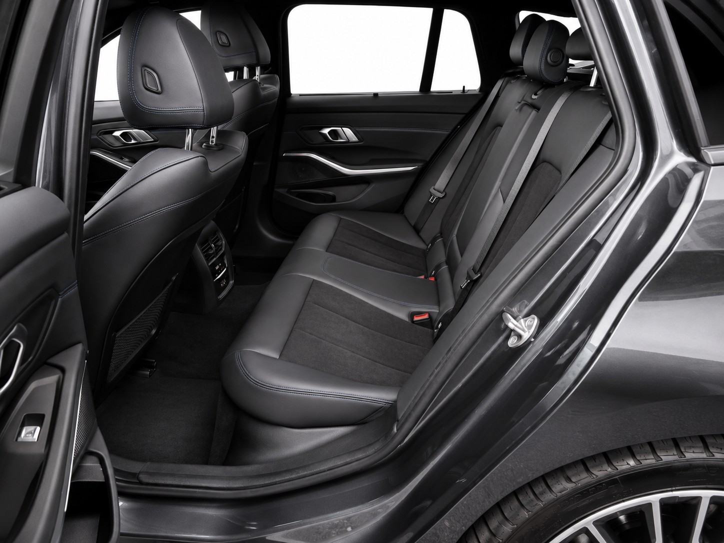 BMW 320i SAG Touring CH FAHRZEUG-image-7