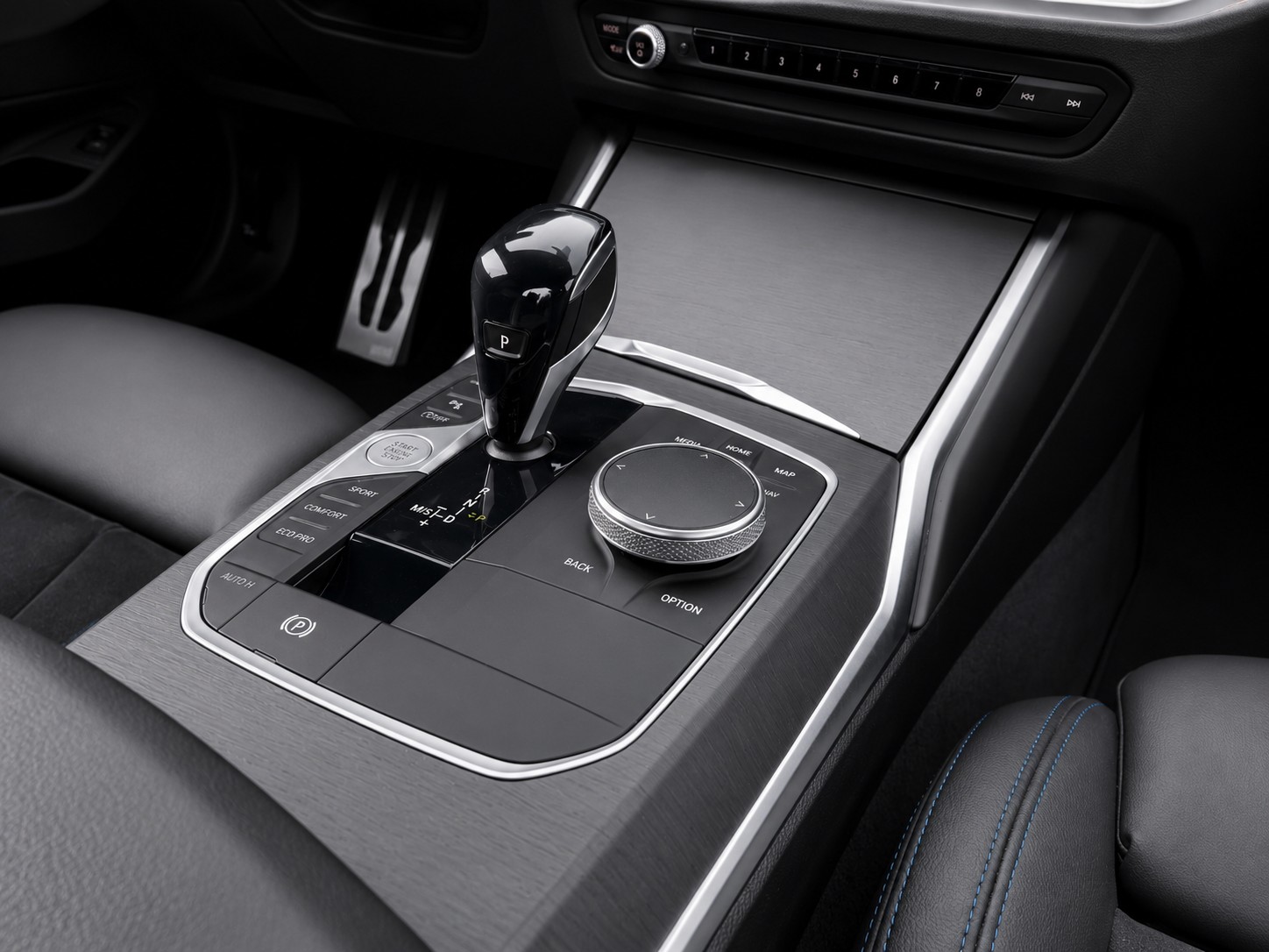 BMW 320i SAG Touring CH FAHRZEUG-image-13