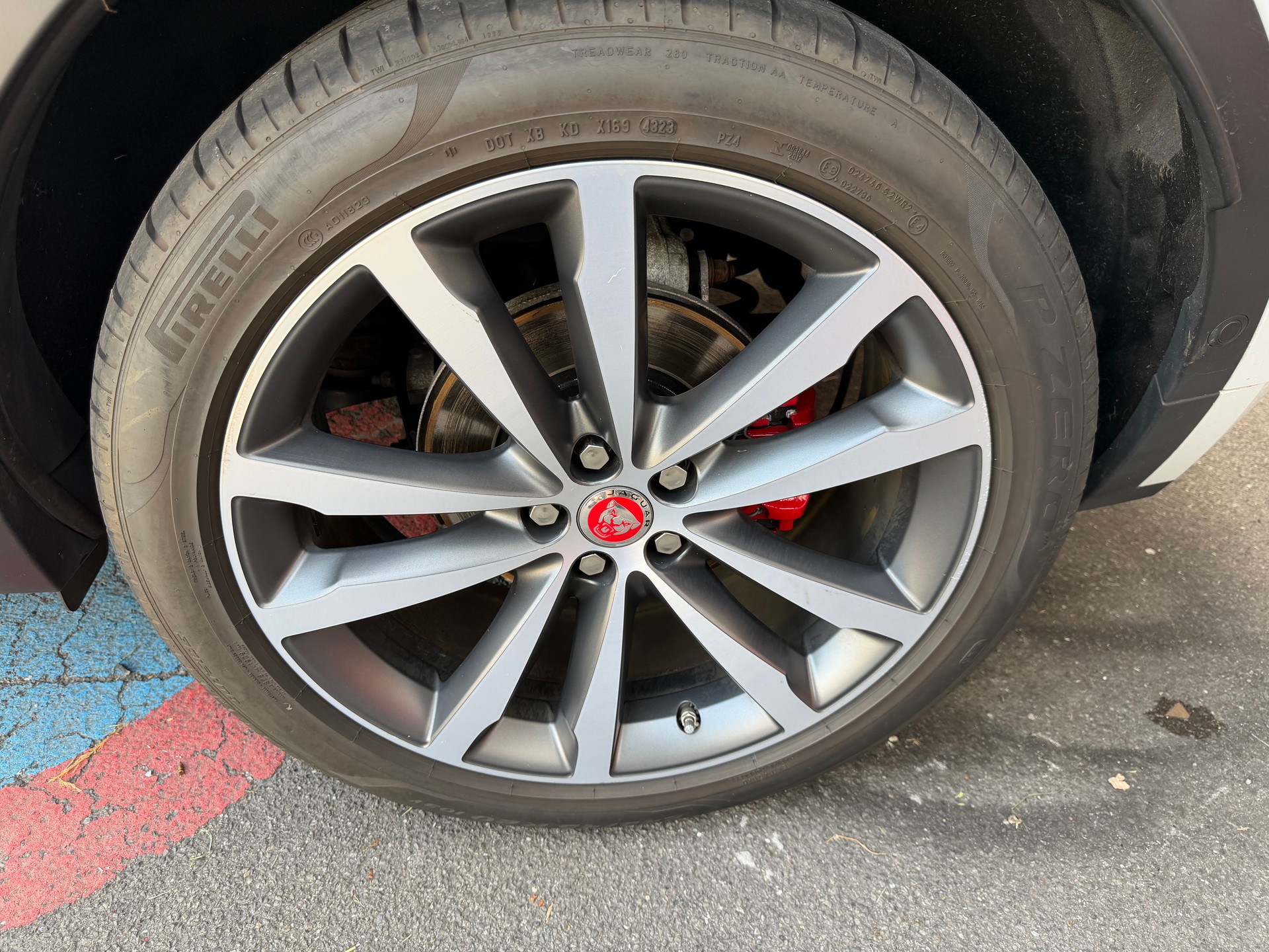 JAGUAR 2.0 D 180 R-Dynamic SE AWD-image-4
