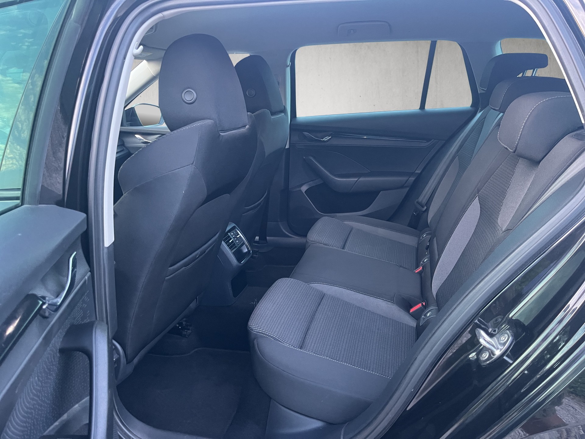 SKODA Octavia Combi 1.0 TSI mHEV DSG Ambition-image-11