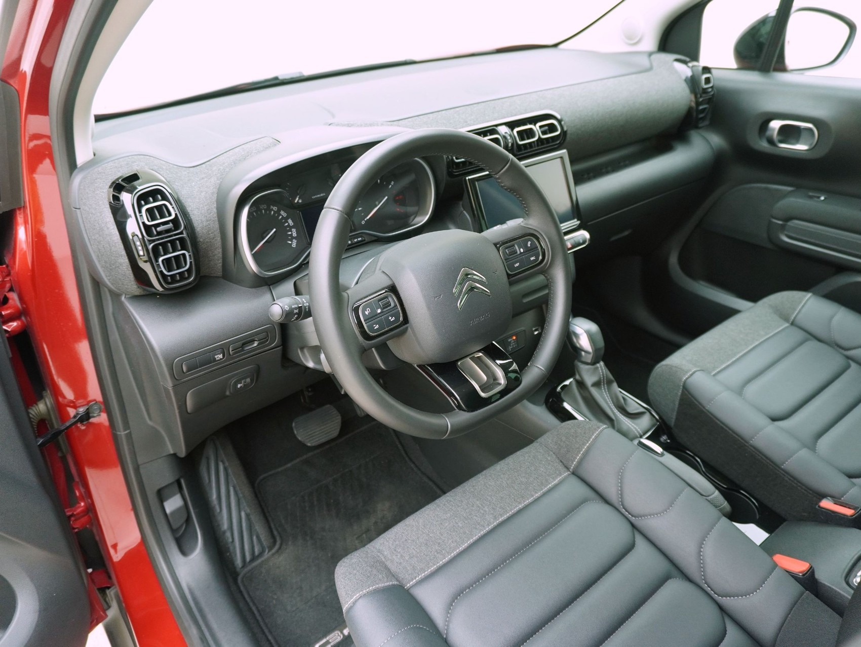 CITROEN C3 Aircross 1.2 PureTech Shine-image-9