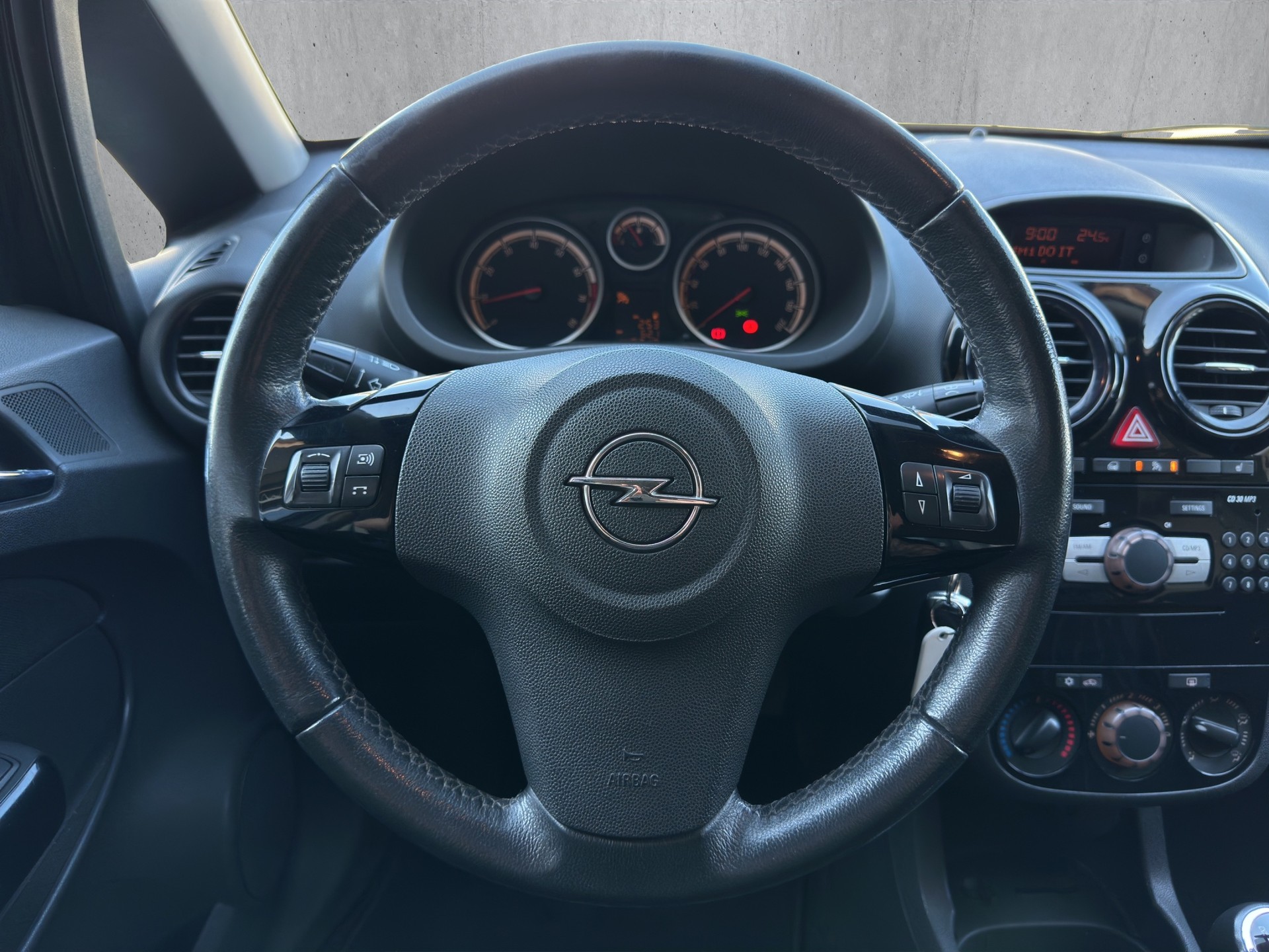 OPEL Corsa 1.4i 16V TP Enjoy-image-15