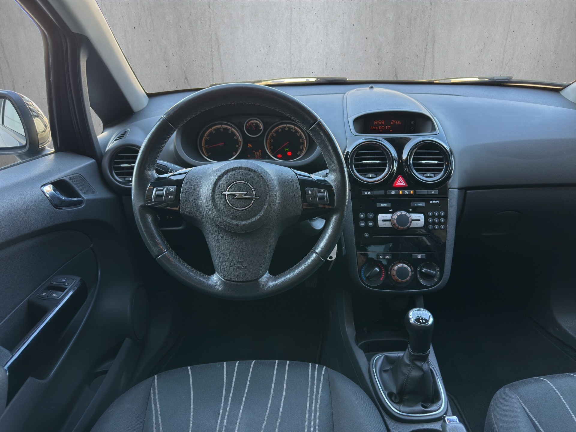 OPEL Corsa 1.4i 16V TP Enjoy-image-9