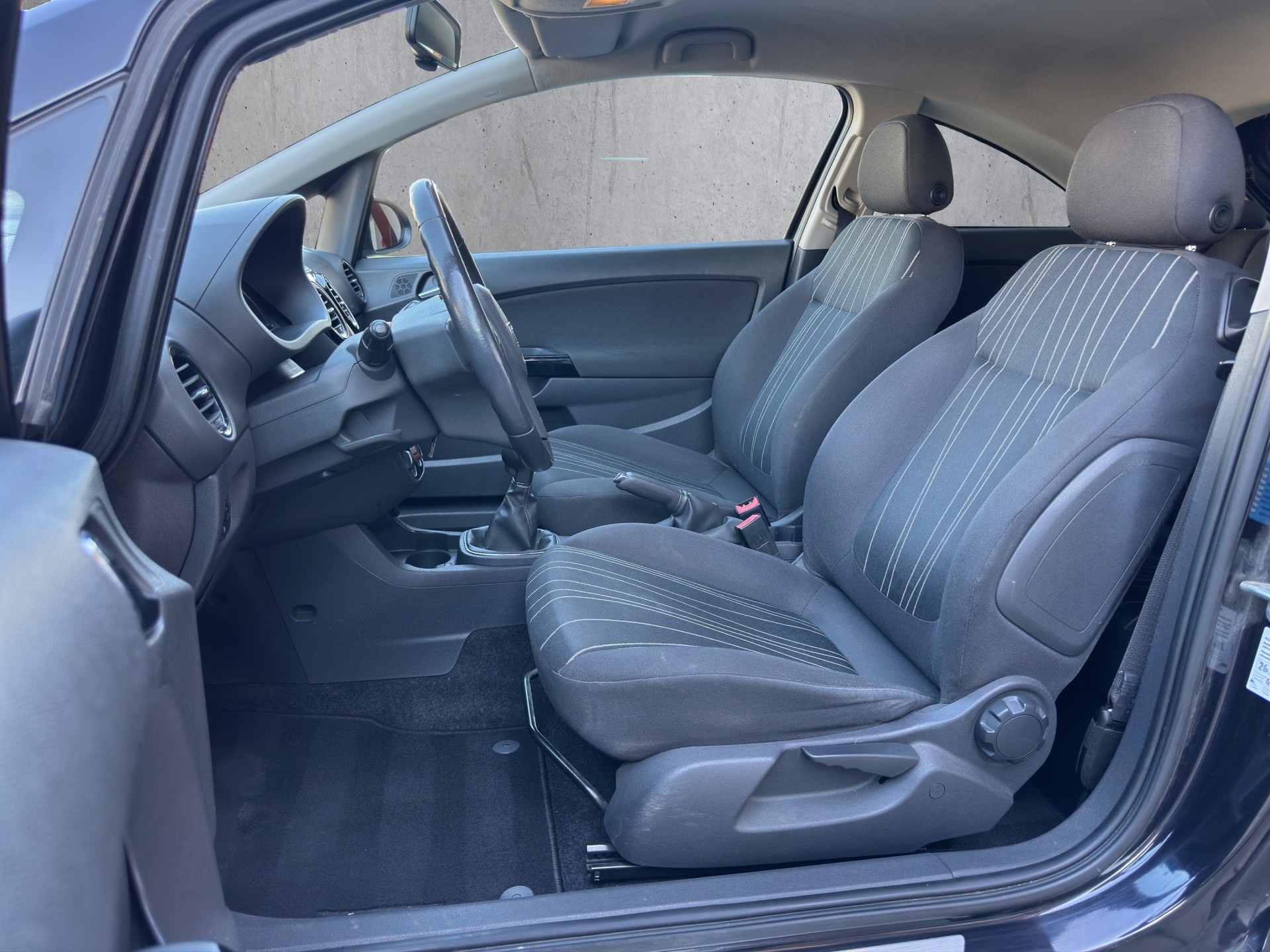 OPEL Corsa 1.4i 16V TP Enjoy-image-10