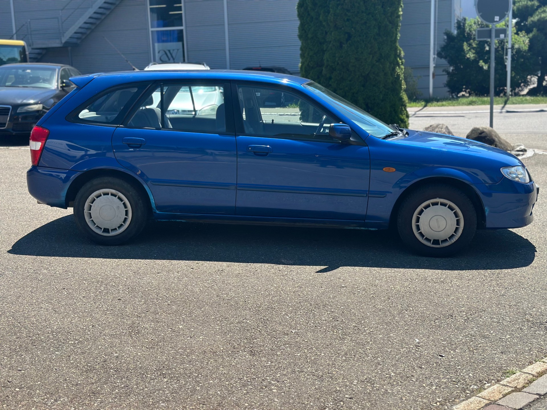 MAZDA 323 F 2.0i-16V-image-4