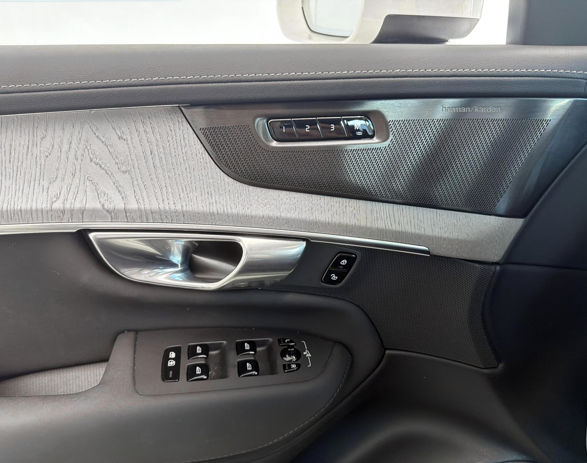 VOLVO XC90 2.0 B5 MH Plus Bright AWD-image-13