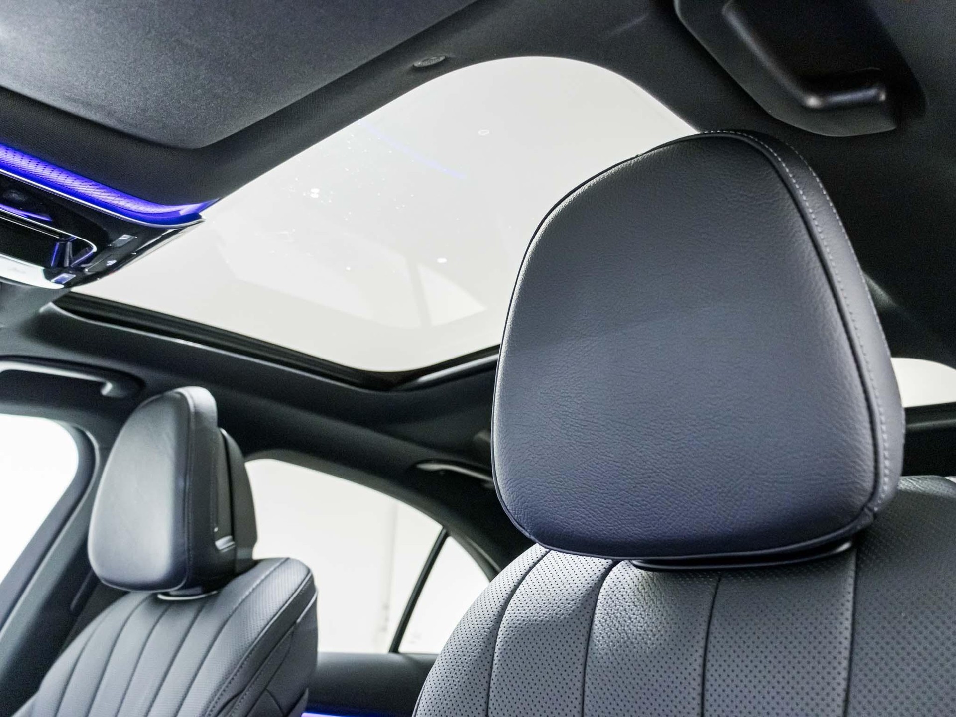 MERCEDES-BENZ E 300 e 4MATIC-image-8