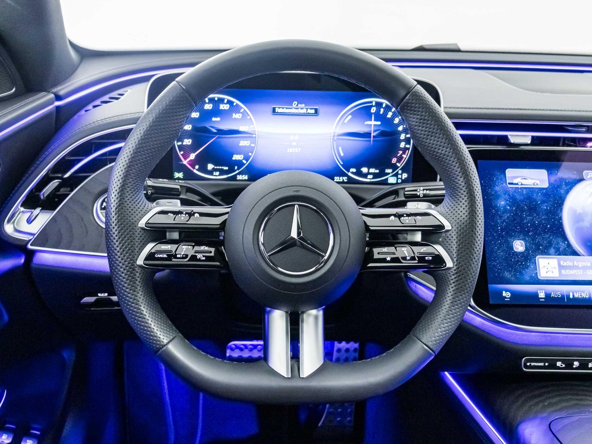 MERCEDES-BENZ E 300 e 4MATIC-image-10