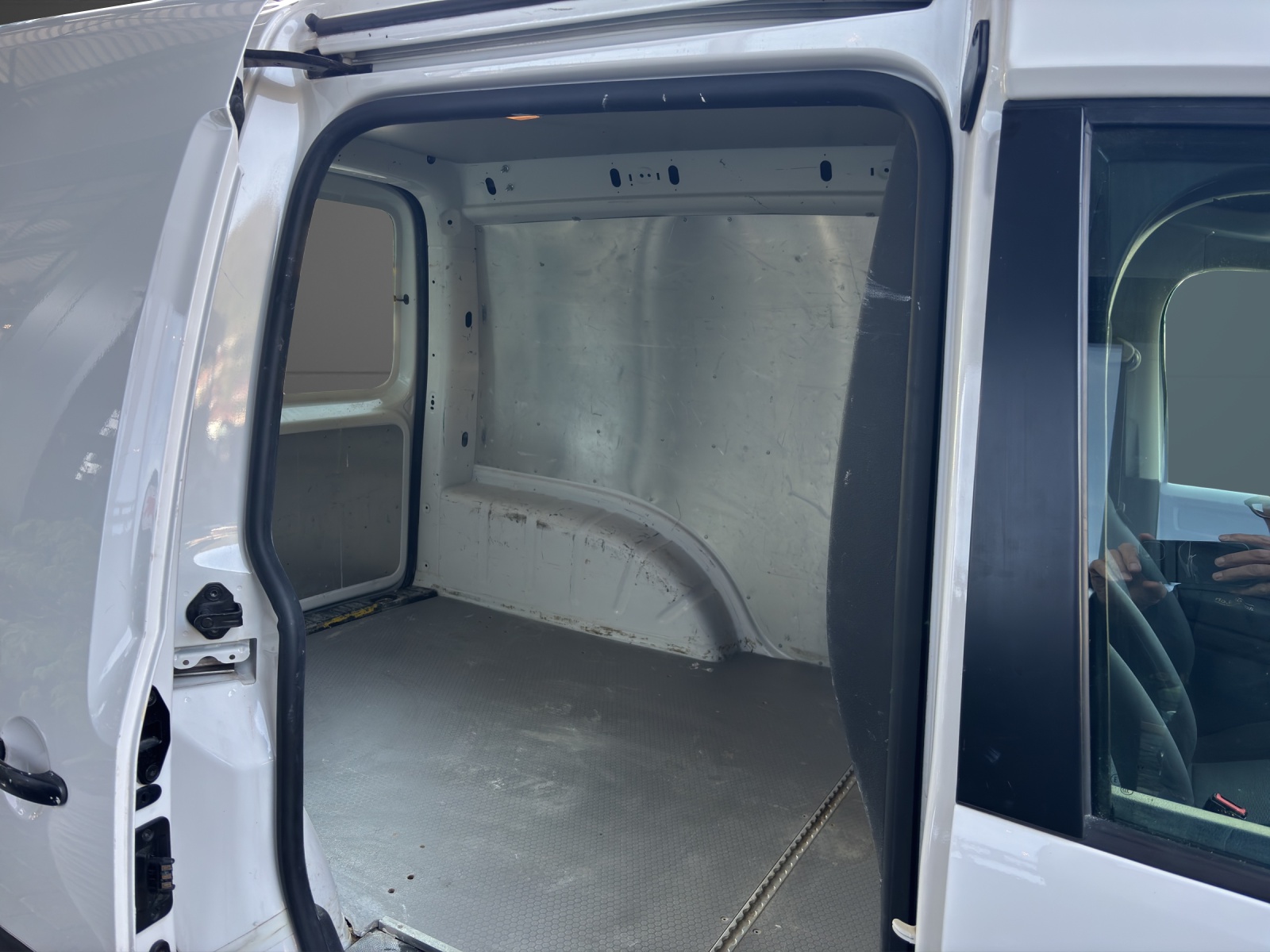 VW Caddy 1.2 TSI Entry BlueMotion Technology-image-8