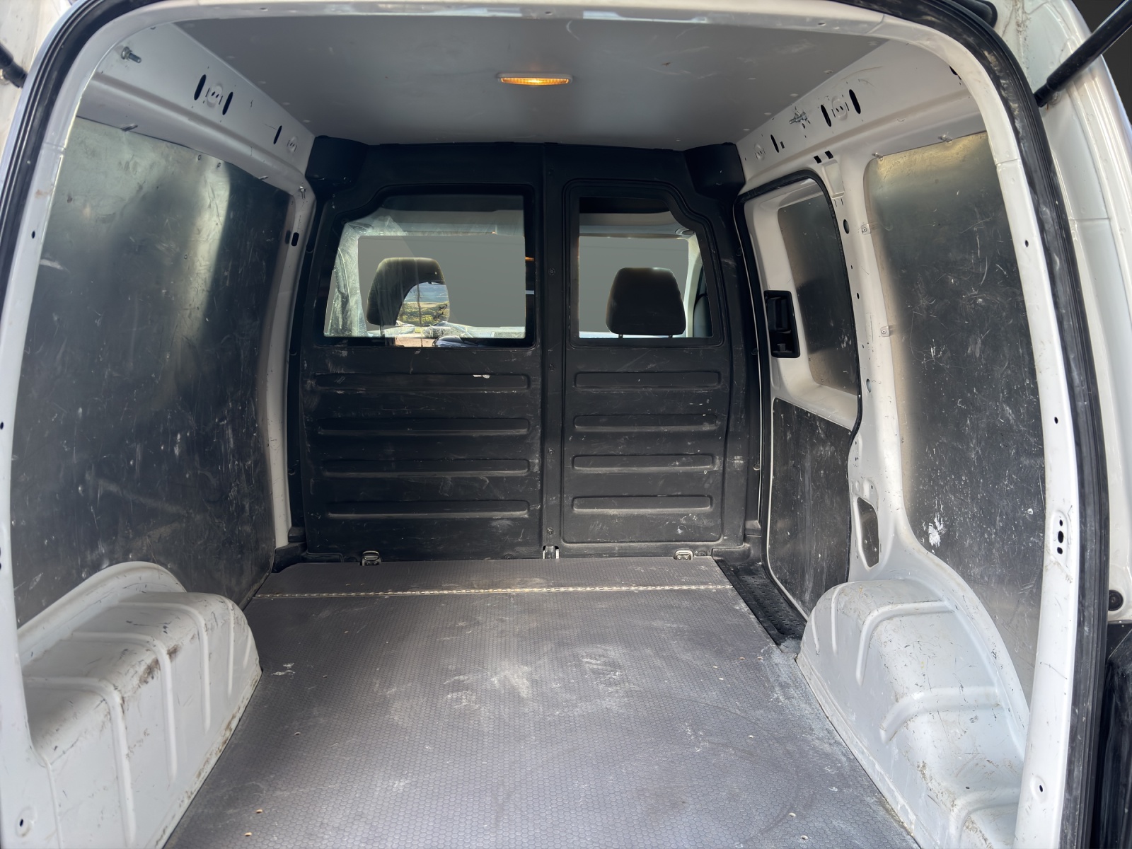 VW Caddy 1.2 TSI Entry BlueMotion Technology-image-9