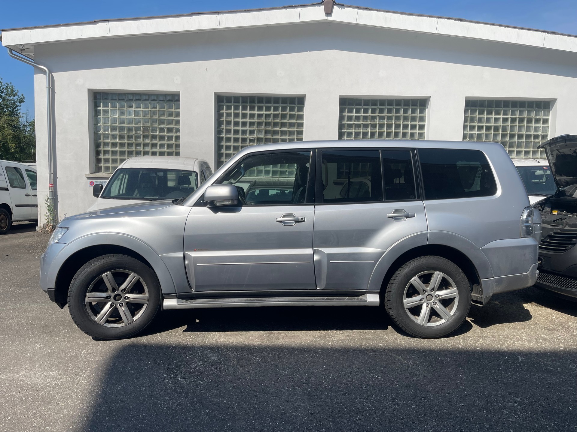 MITSUBISHI Pajero 3.2 DI-D Swiss Edition Automatic-image-1