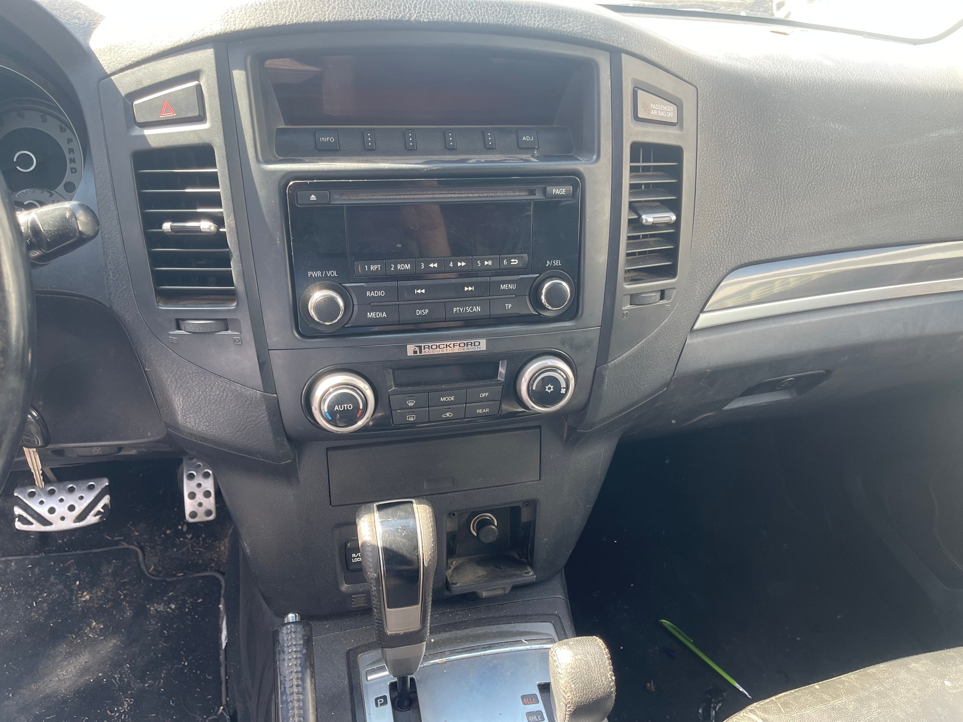 MITSUBISHI Pajero 3.2 DI-D Swiss Edition Automatic-image-6