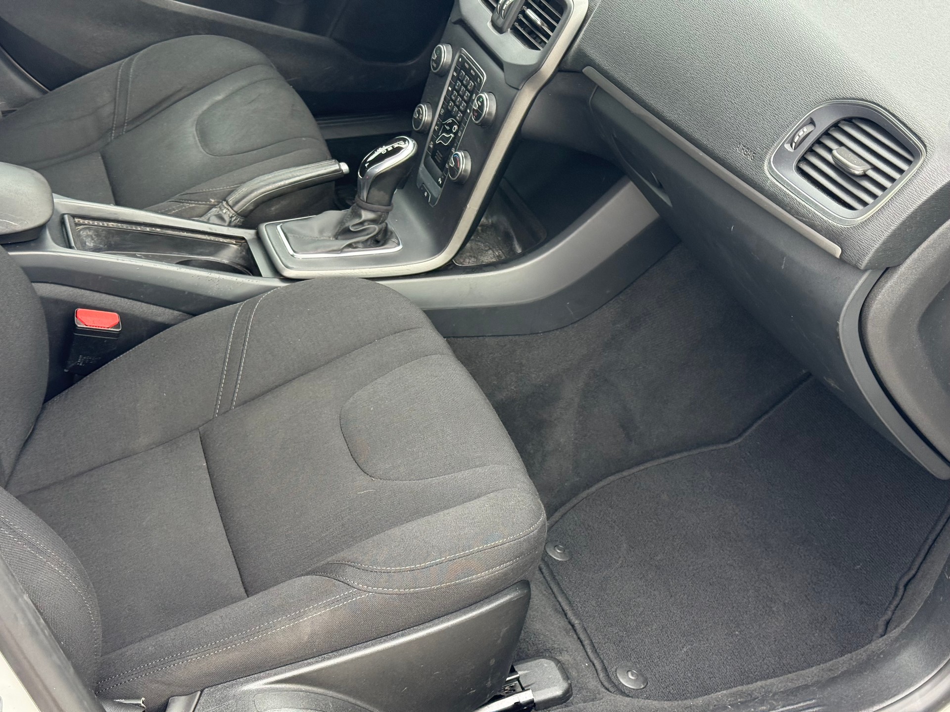 VOLVO V40 D2 Geartronic-image-7