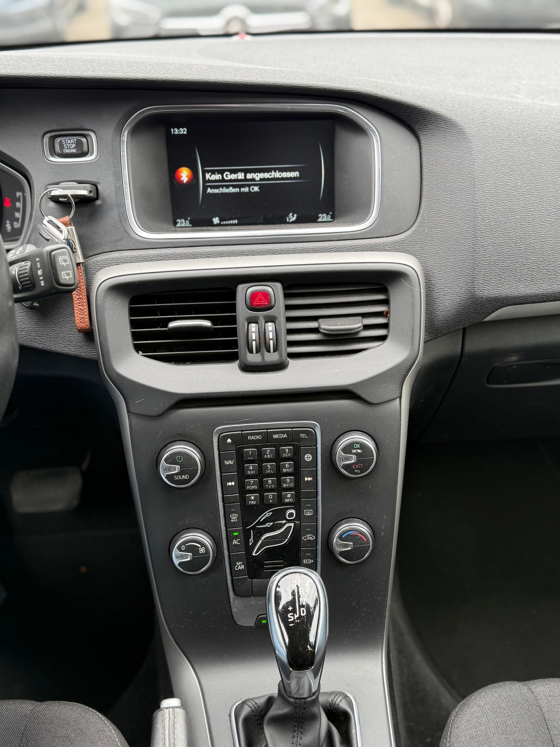 VOLVO V40 D2 Geartronic-image-9