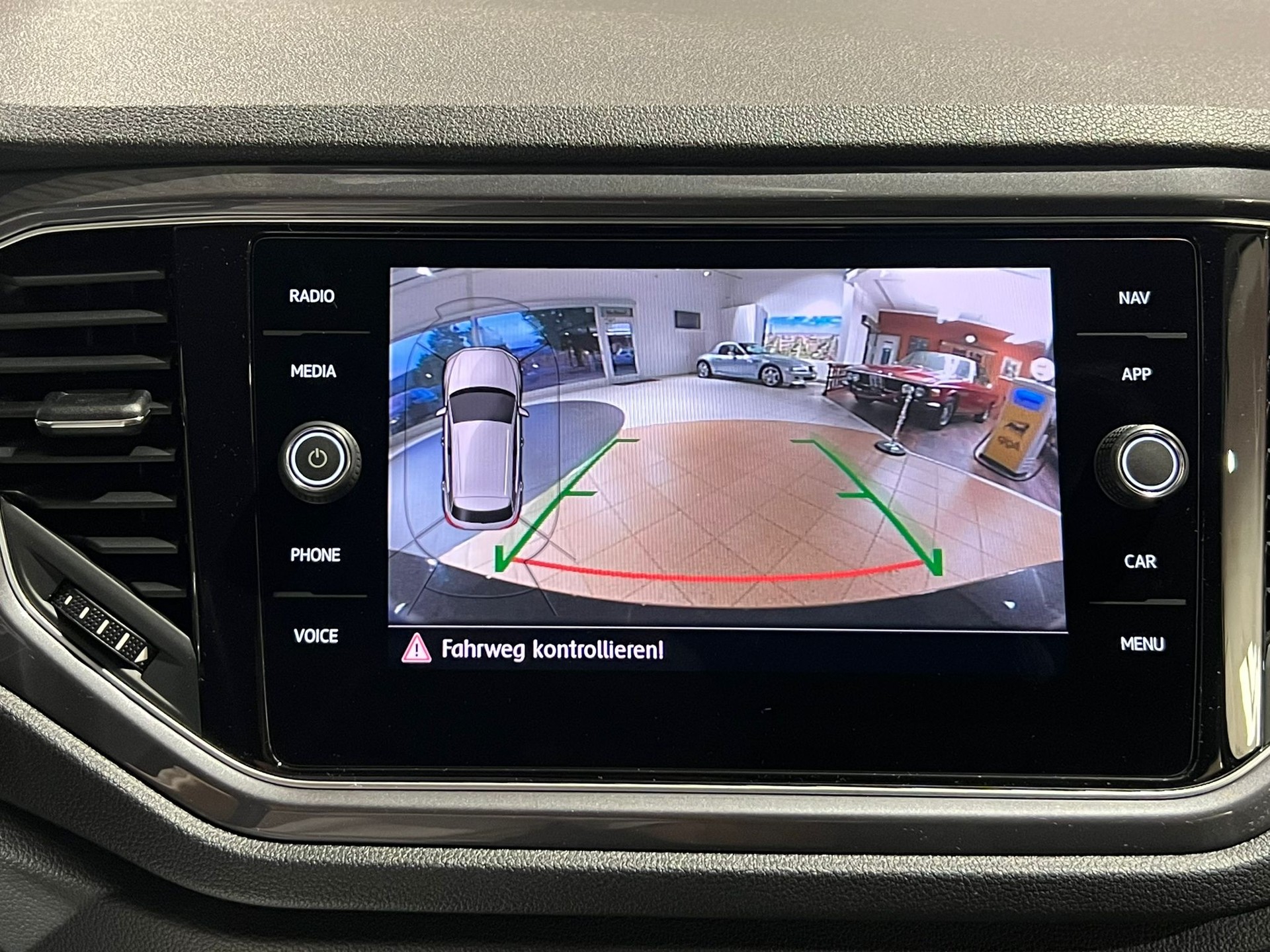 VW T-Roc 2.0 TSI R-Line Sport DSG 4Motion-image-9
