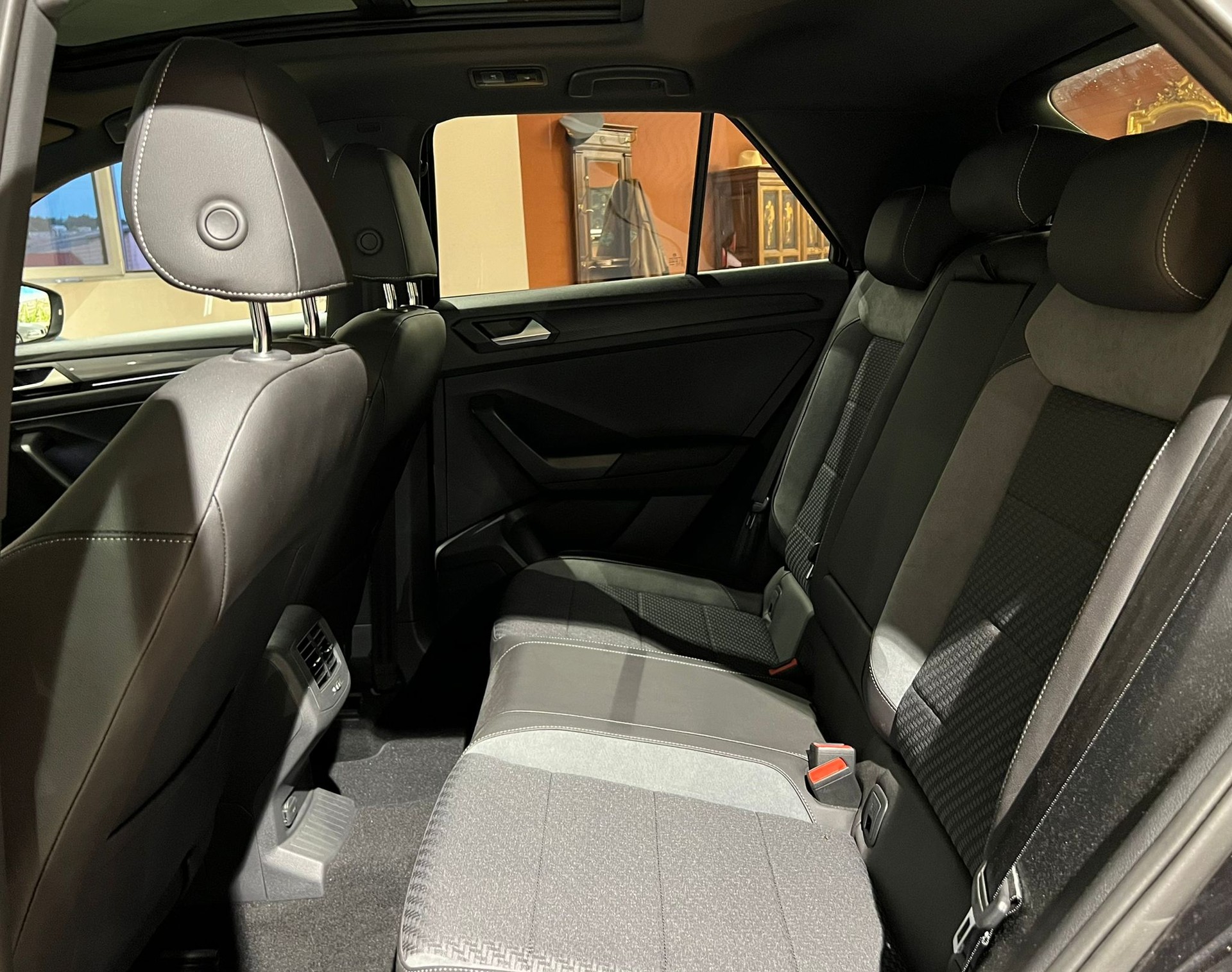 VW T-Roc 2.0 TSI R-Line Sport DSG 4Motion-image-14