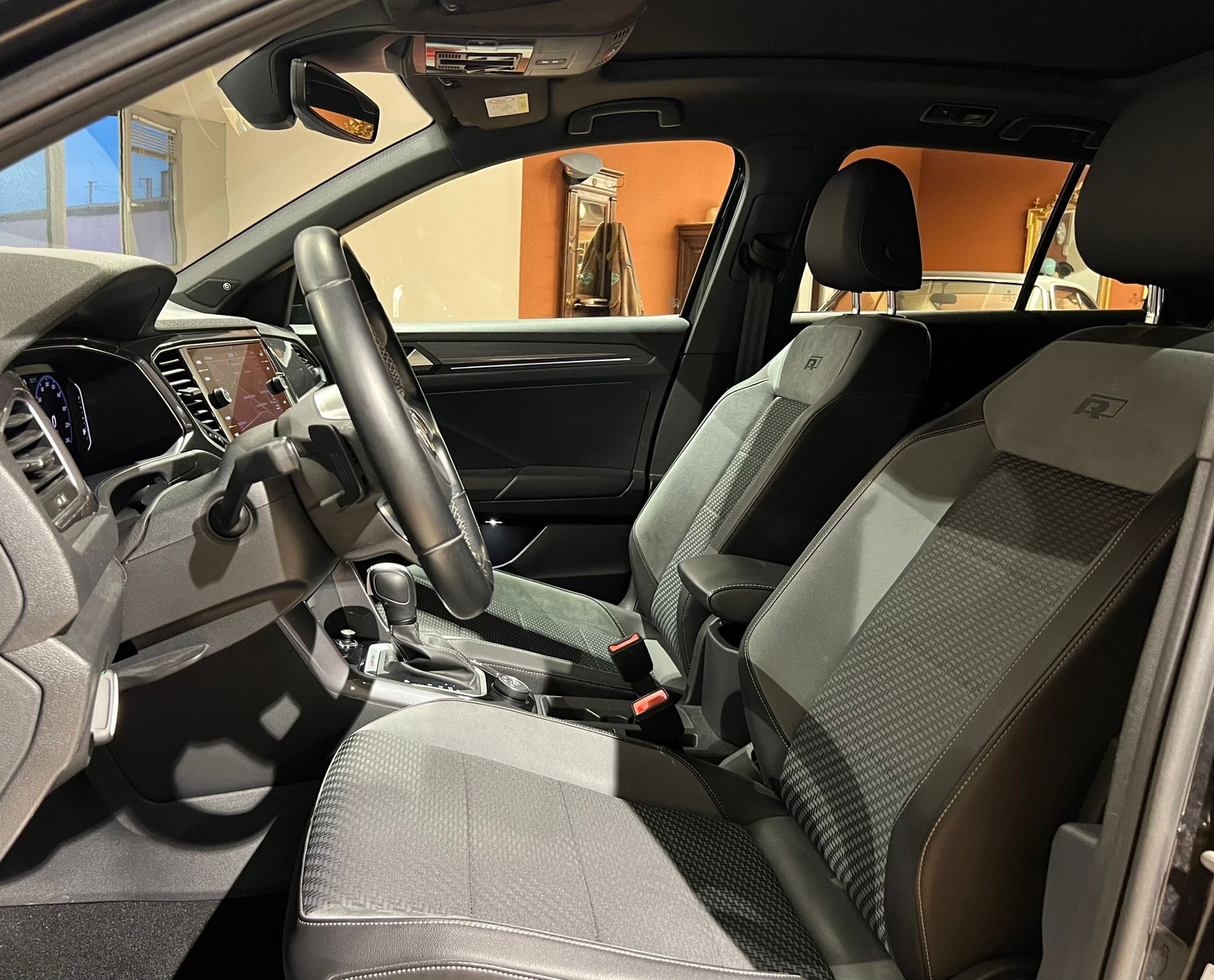 VW T-Roc 2.0 TSI R-Line Sport DSG 4Motion-image-4