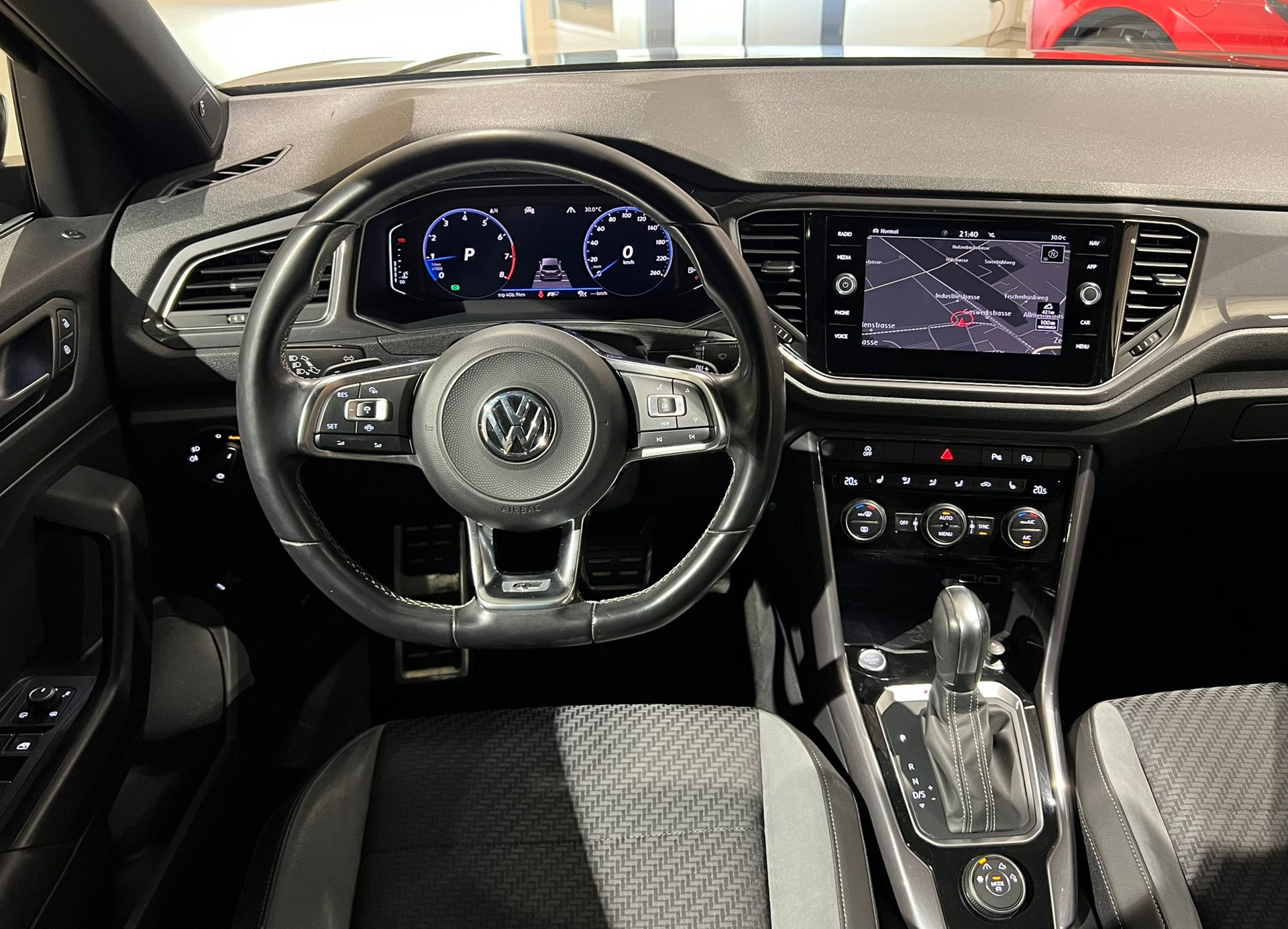 VW T-Roc 2.0 TSI R-Line Sport DSG 4Motion-image-5