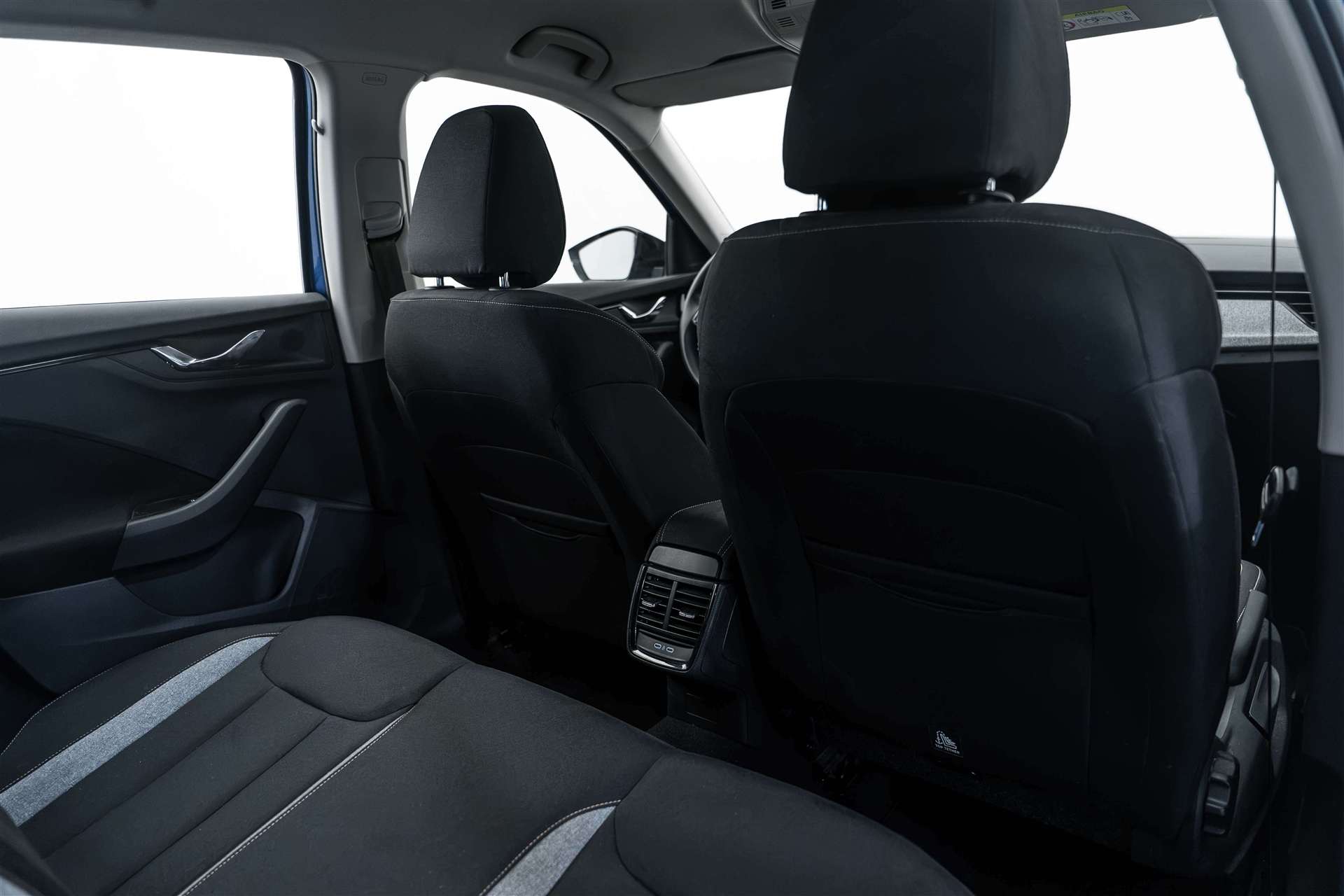 SKODA Kamiq 1.0 TSi Selection Black Dots DSG-Automat-image-12