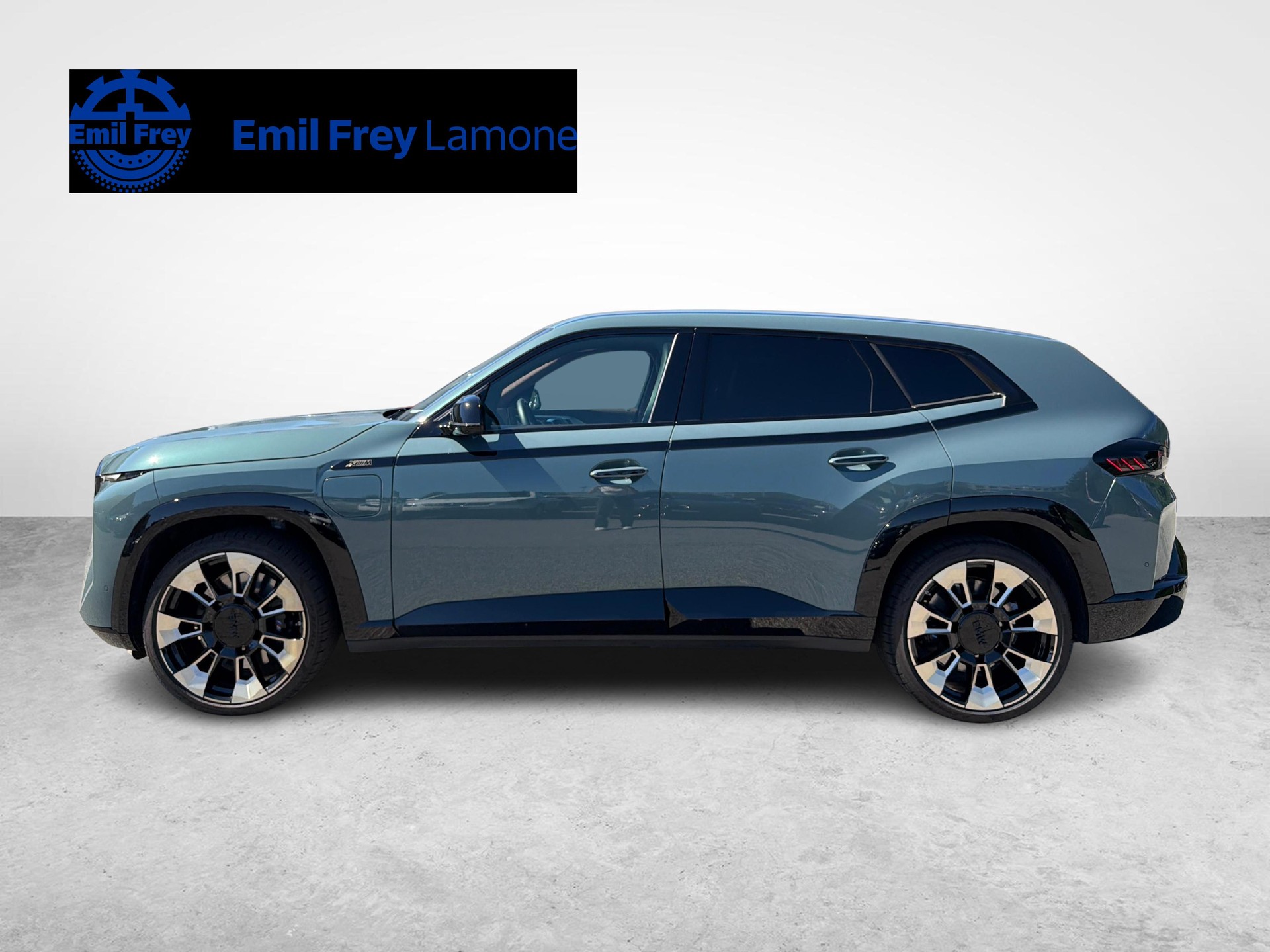 BMW XM Plug-in Hybrid-image-2