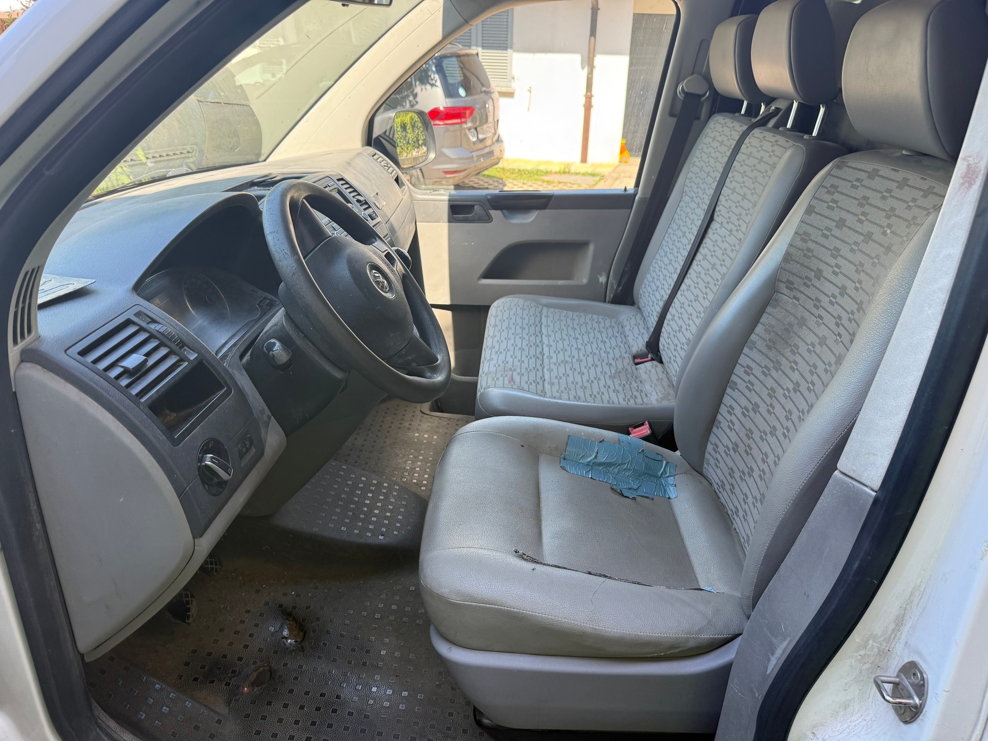 VW T5 2.0 TDI-image-6