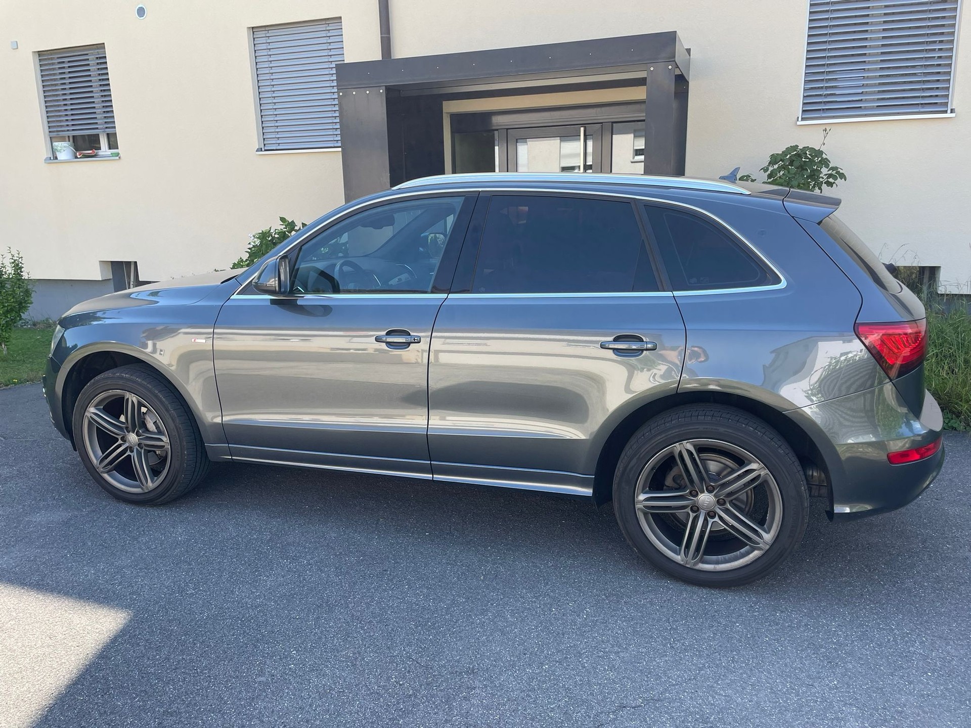 AUDI Q5 2.0 TDI quattro S-tronic-image-12