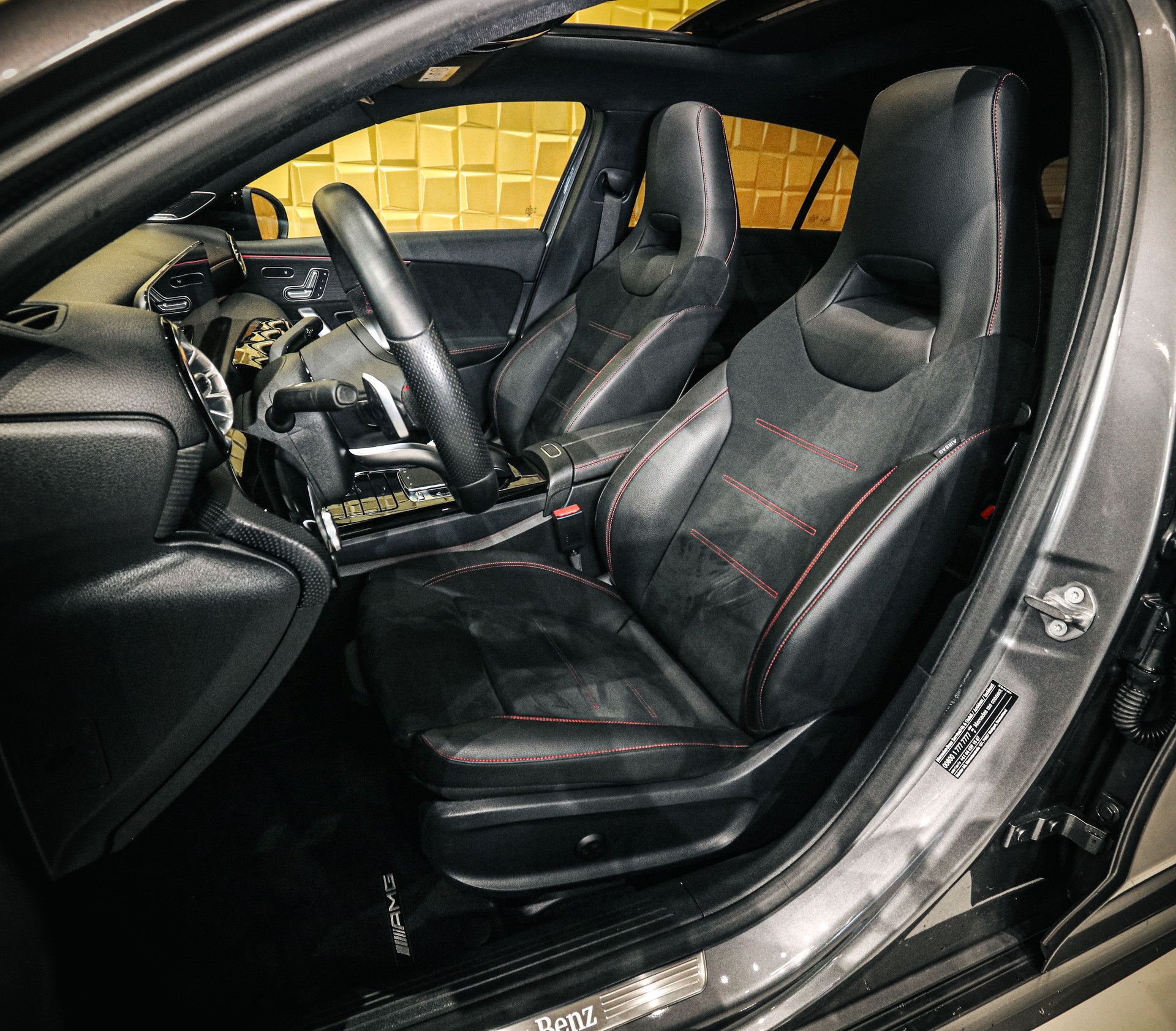 MERCEDES-BENZ A 250 AMG Line 7G-DCT-image-9