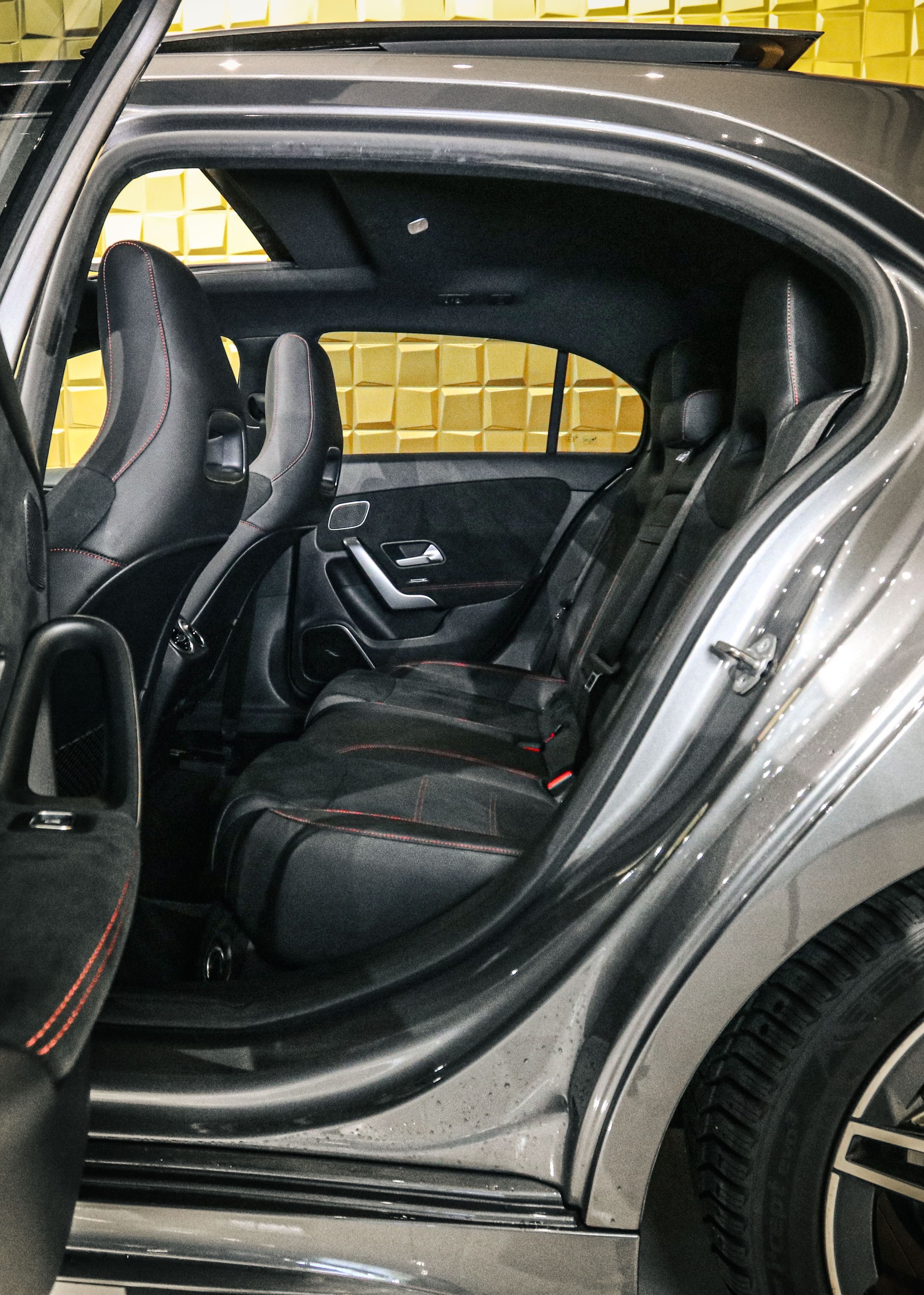 MERCEDES-BENZ A 250 AMG Line 7G-DCT-image-11
