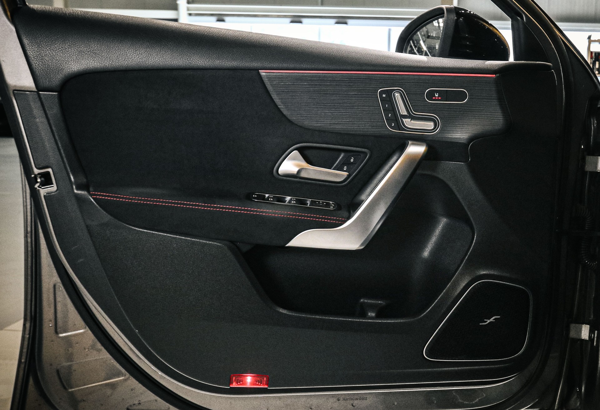 MERCEDES-BENZ A 250 AMG Line 7G-DCT-image-22