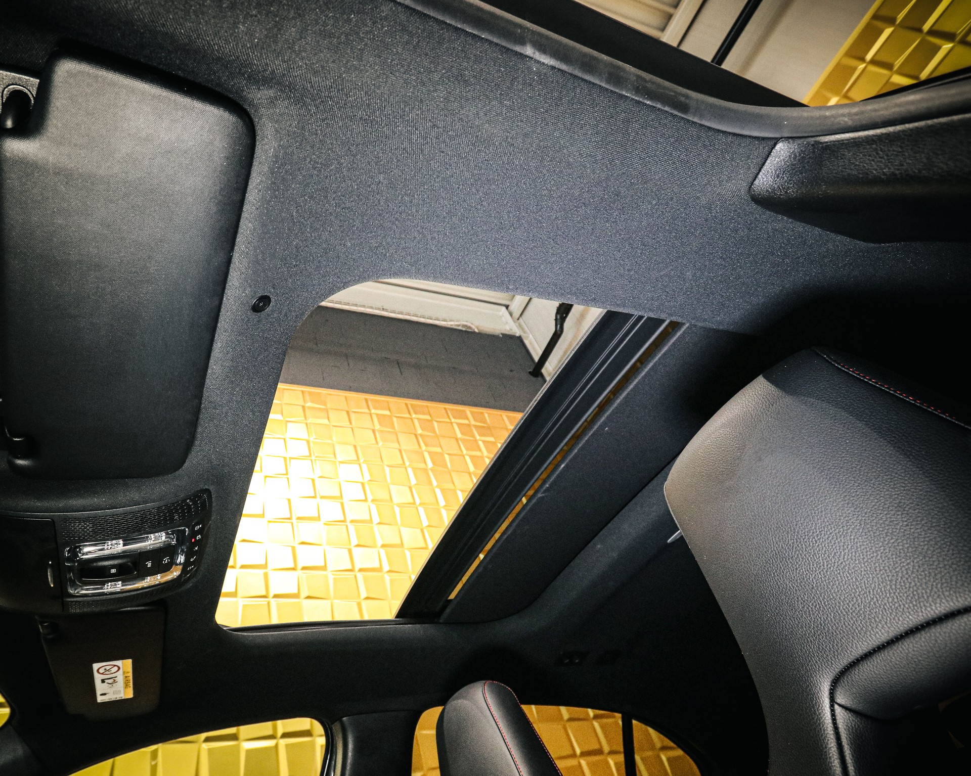 MERCEDES-BENZ A 250 AMG Line 7G-DCT-image-10
