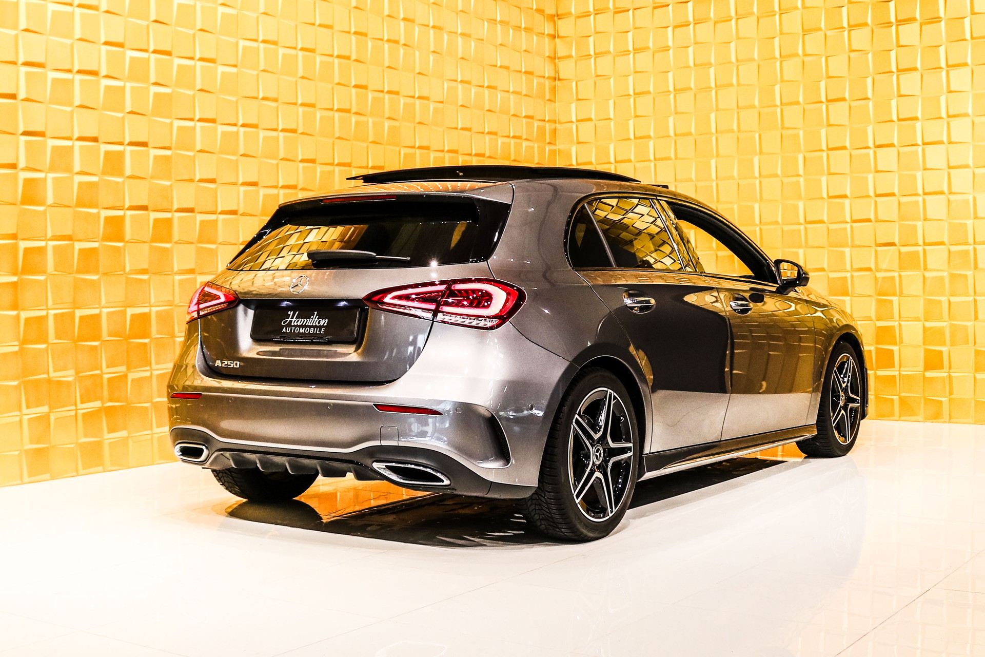 MERCEDES-BENZ A 250 AMG Line 7G-DCT-image-6