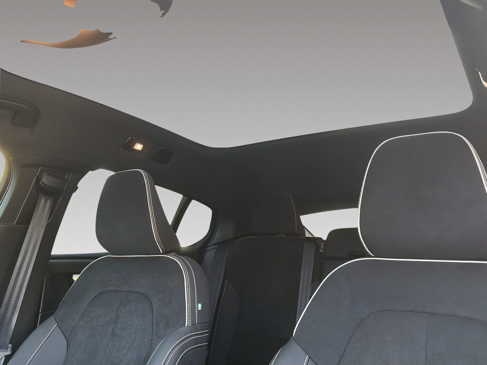 VOLVO EC40 Twin Ultra AWD XCENTRIC-image-6