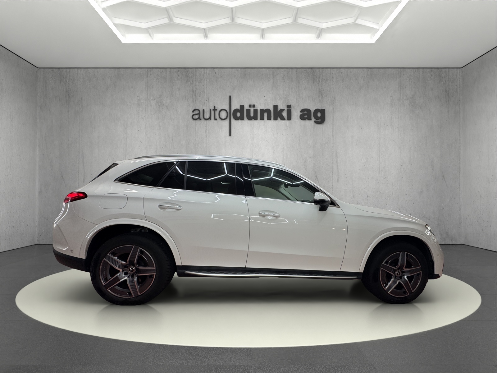 MERCEDES-BENZ GLC 300 e 4Matic 9G-Tronic-image-4