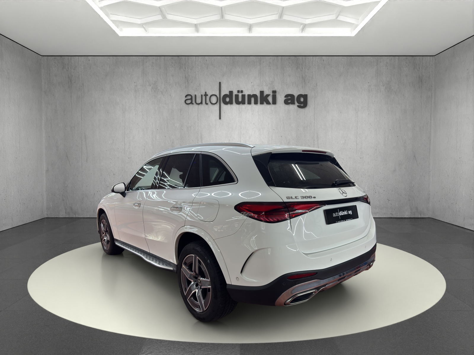 MERCEDES-BENZ GLC 300 e 4Matic 9G-Tronic-image-2