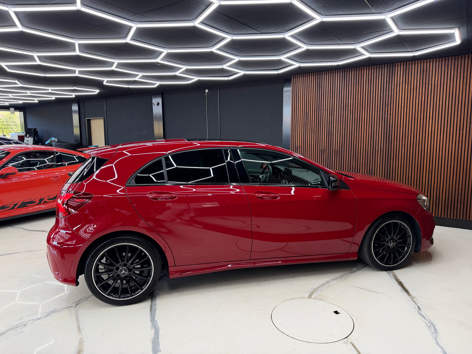 MERCEDES-BENZ A 200 AMG Line-image-9