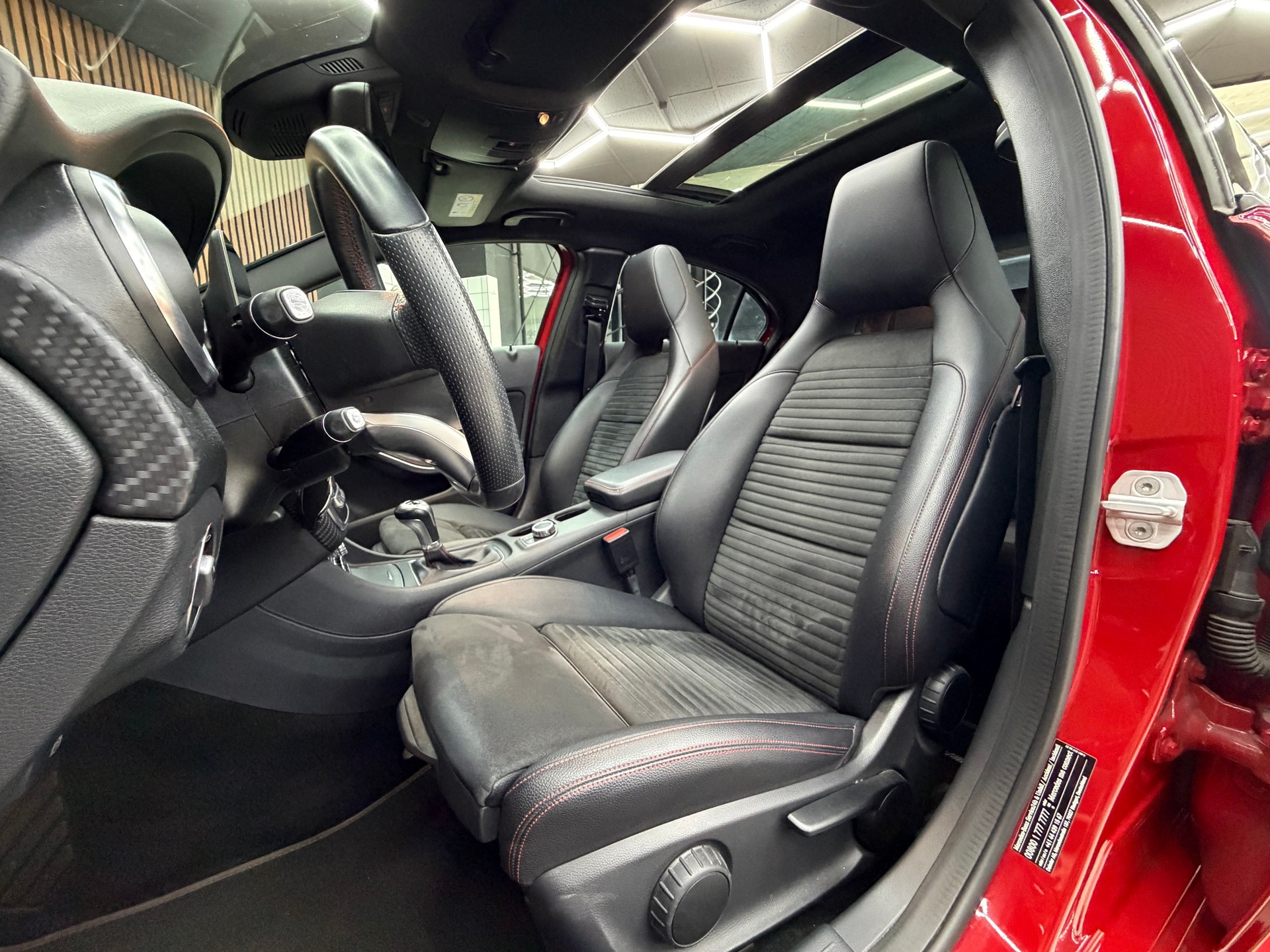 MERCEDES-BENZ A 200 AMG Line-image-10