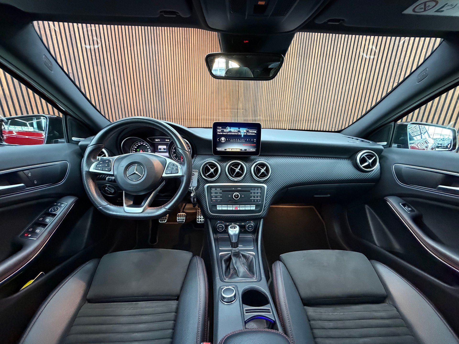 MERCEDES-BENZ A 200 AMG Line-image-11