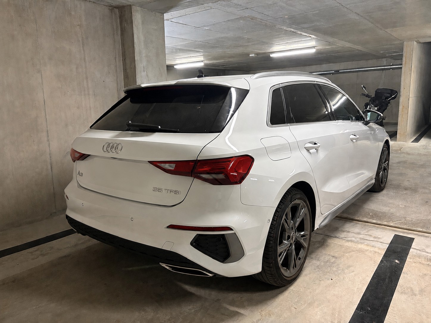 AUDI 1.5 35 TFSI S Line S-Tronic-image-1