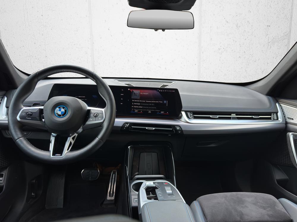 BMW iX1 xDrive 30 M Sport-image-10