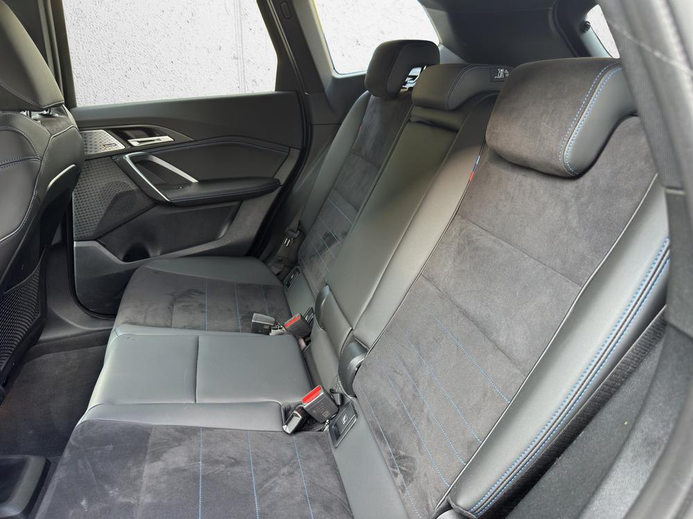 BMW iX1 xDrive 30 M Sport-image-9