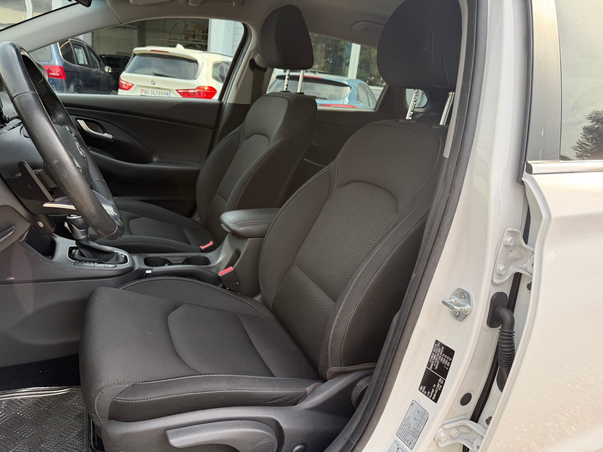 HYUNDAI i30 1.4 T-GDI Amplia DCT-image-7