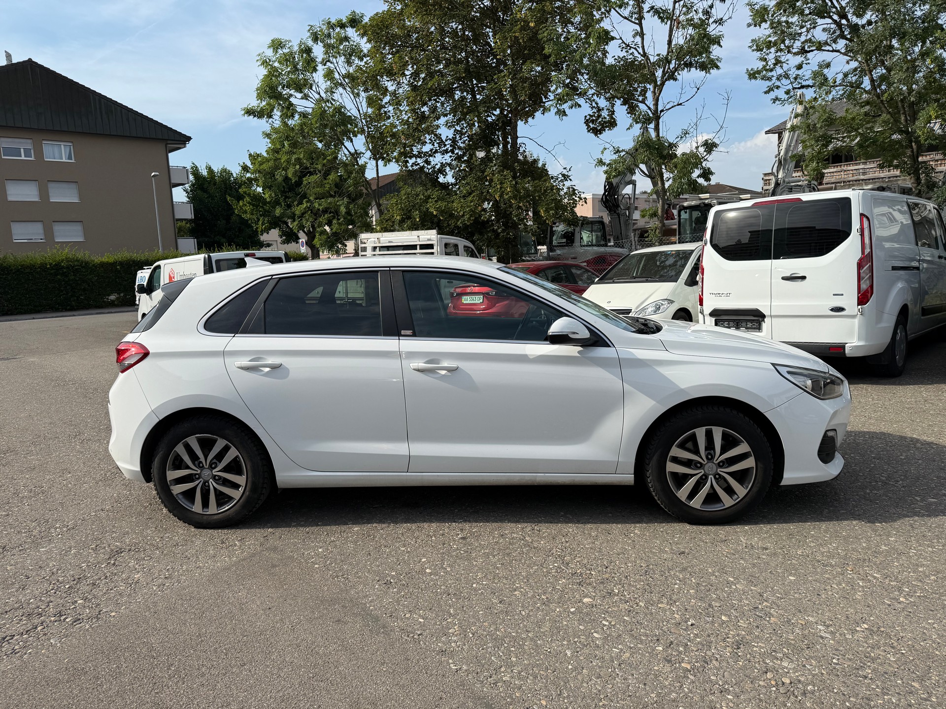 HYUNDAI i30 1.4 T-GDI Amplia DCT-image-2
