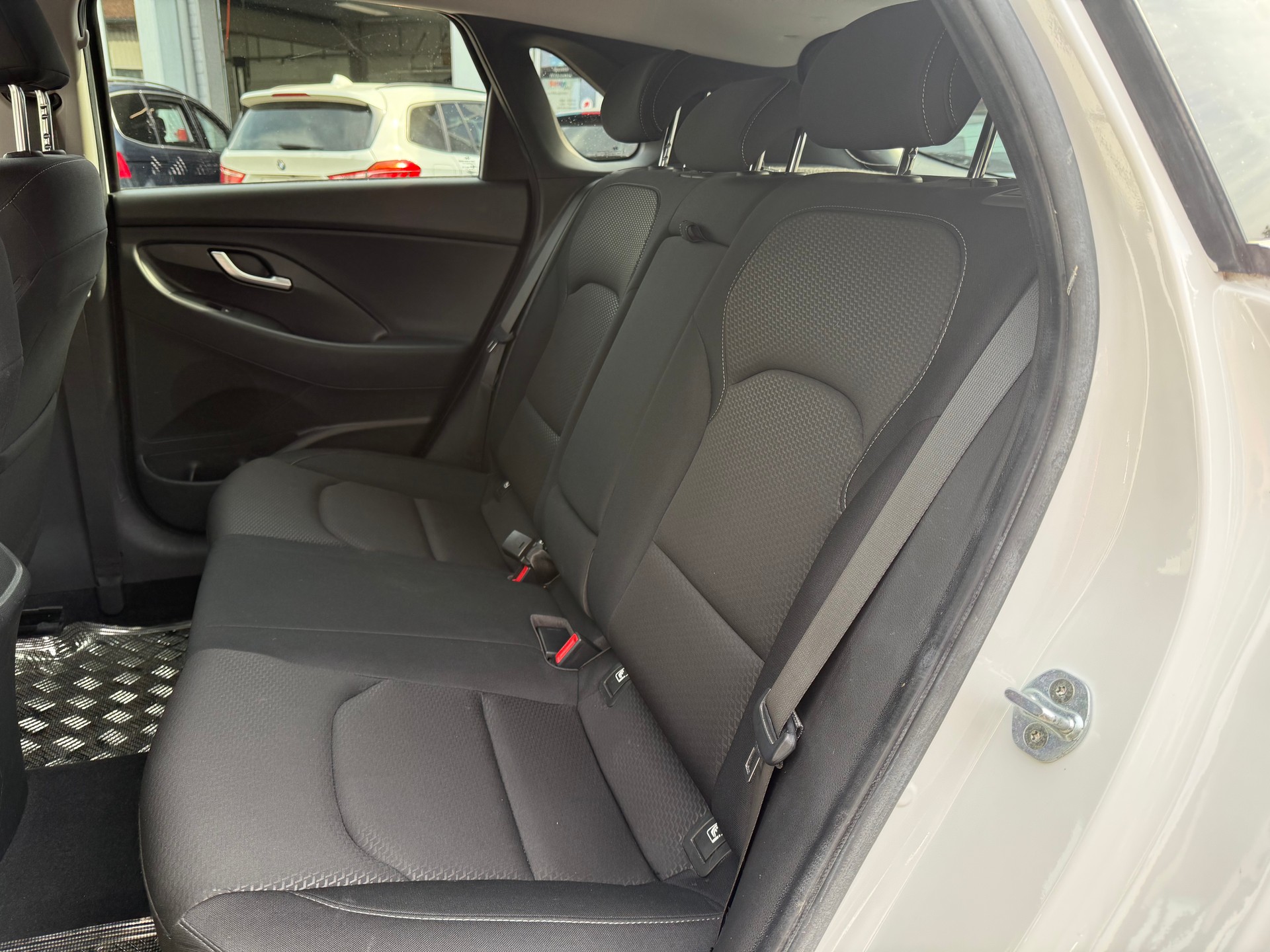 HYUNDAI i30 1.4 T-GDI Amplia DCT-image-8