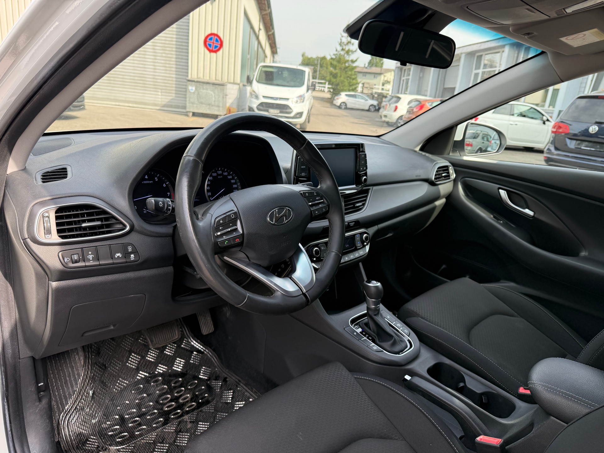 HYUNDAI i30 1.4 T-GDI Amplia DCT-image-5