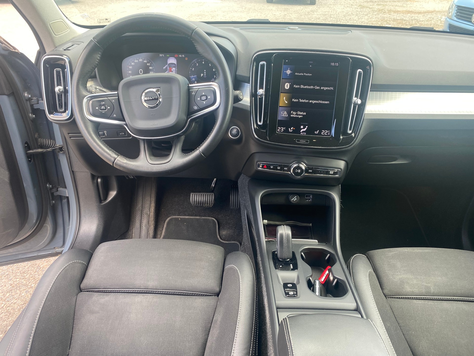 VOLVO XC40 T3 Momentum Geartronic-image-7