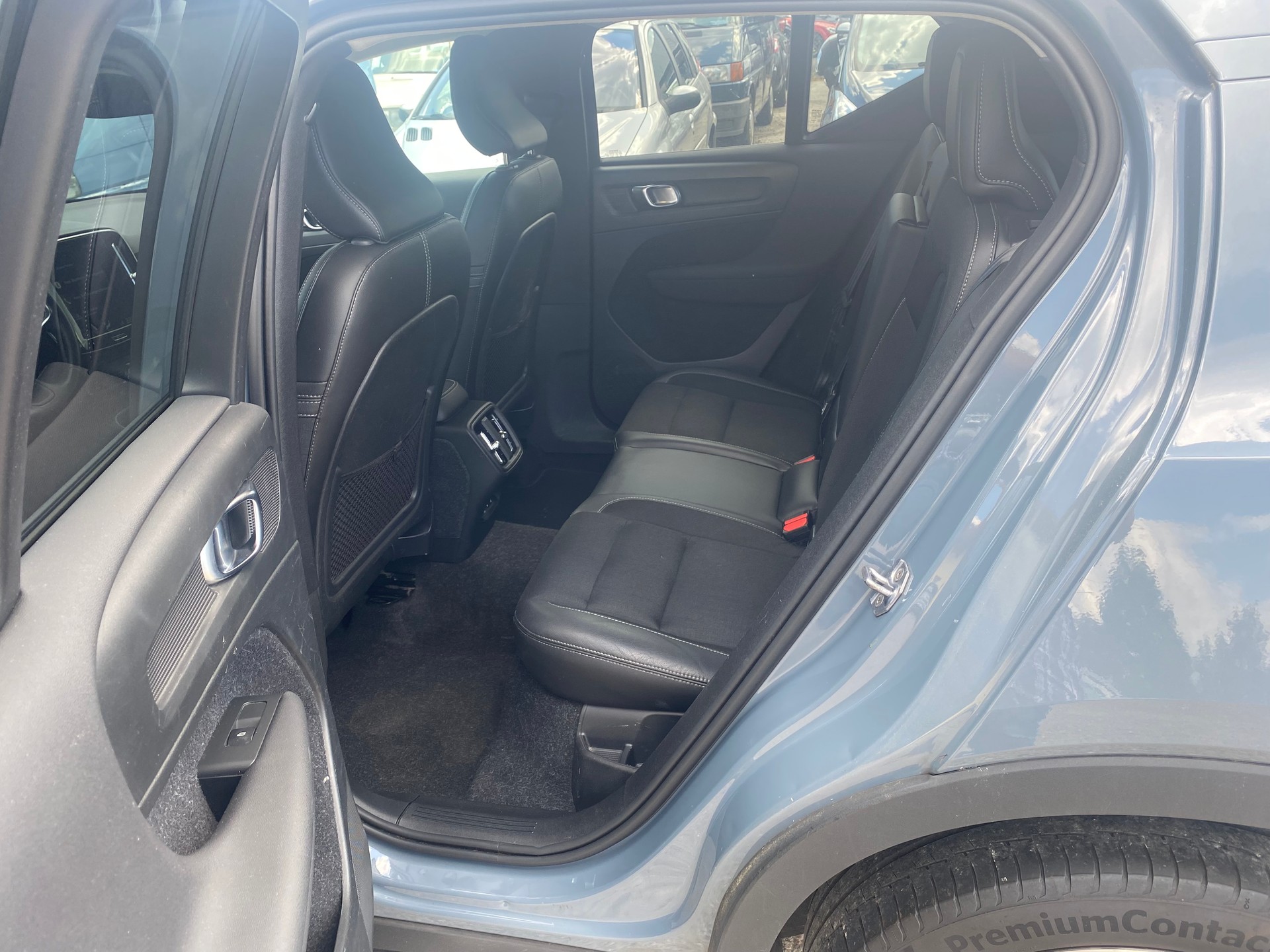 VOLVO XC40 T3 Momentum Geartronic-image-8